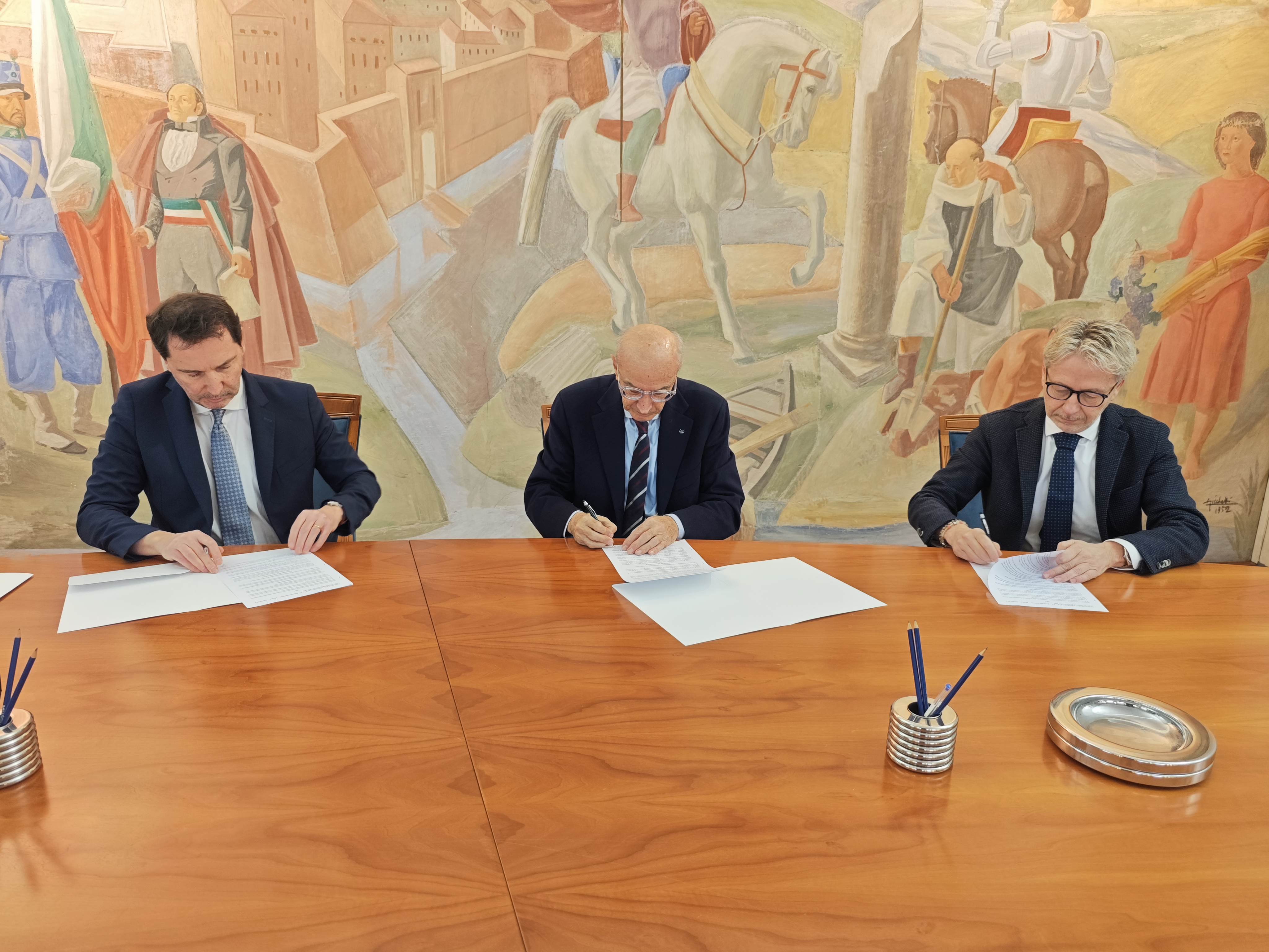 Angelo Manfredini, Giuseppe Nenna e Filippo Cella firmano la convenzione