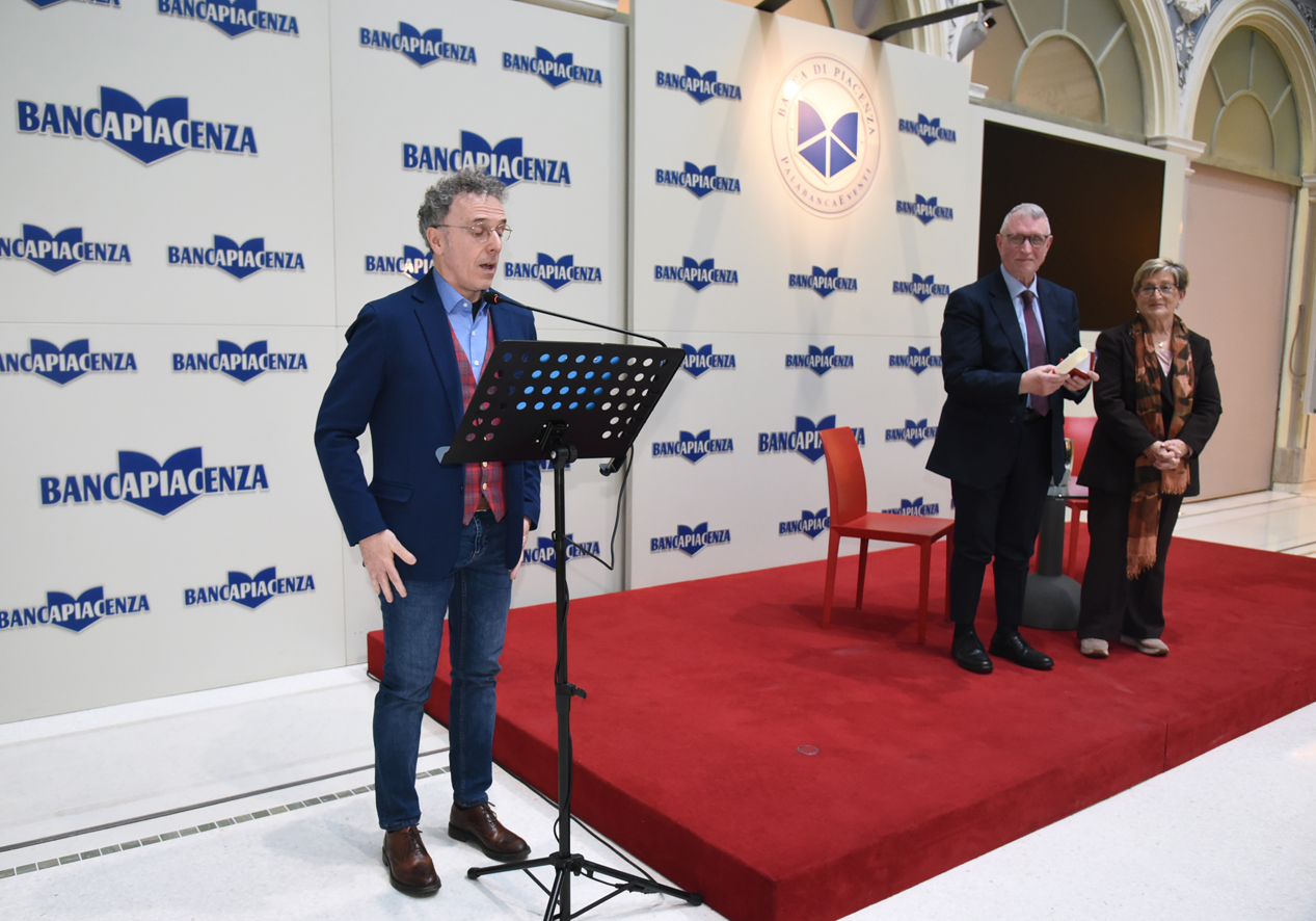 Cesare Ometti legge la motivazione del premio