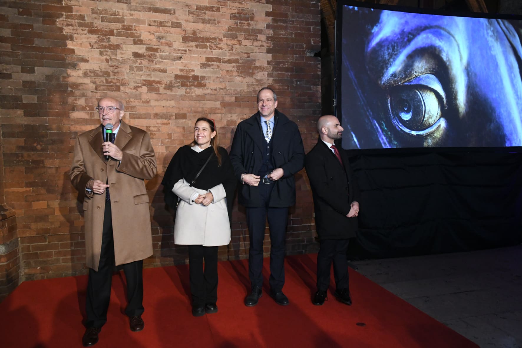 L'intervento del presidente della Banca Giuseppe Nenna nel loggiato di Palazzo Gotico