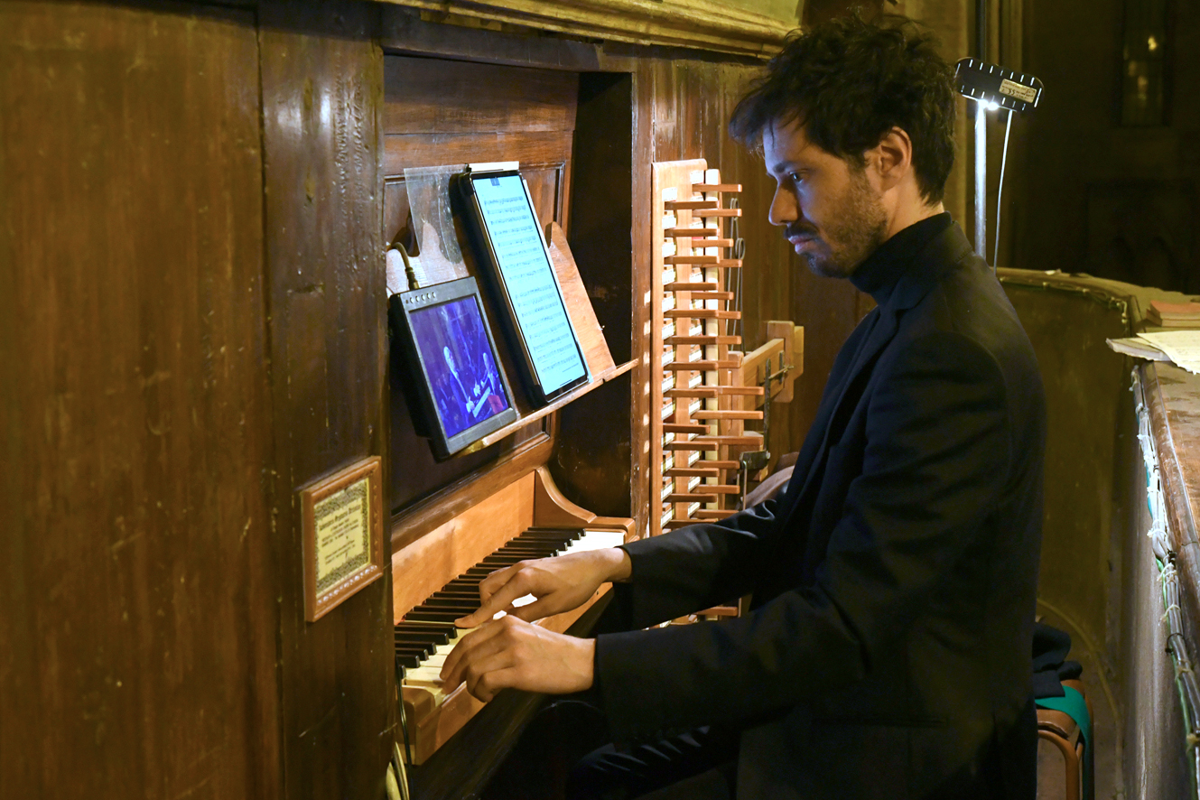 L'organista Federico Perotti