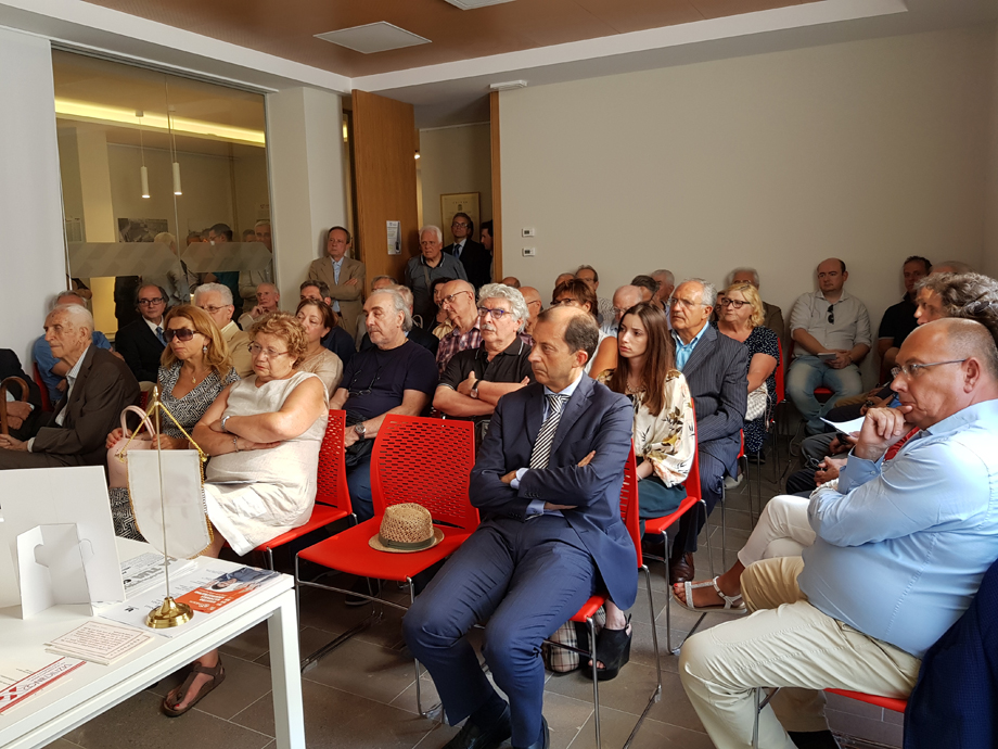 LA FINANZA INTERNAZIONALE CONDIZIONA L'ITALIA: DIPENDONO DA LEI LA DISTRUZIONE DELL'IMMOBILIARE E DE