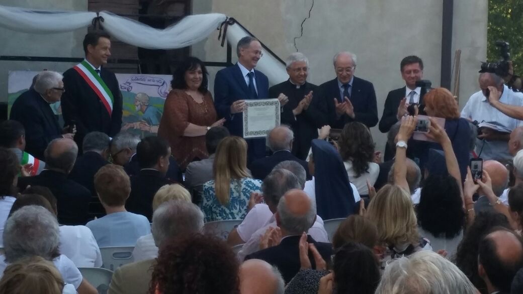 CONSEGNATO AL PROF. LUIGI CAVANNA IL PREMIO SOLIDARIETA' PER LA VITA