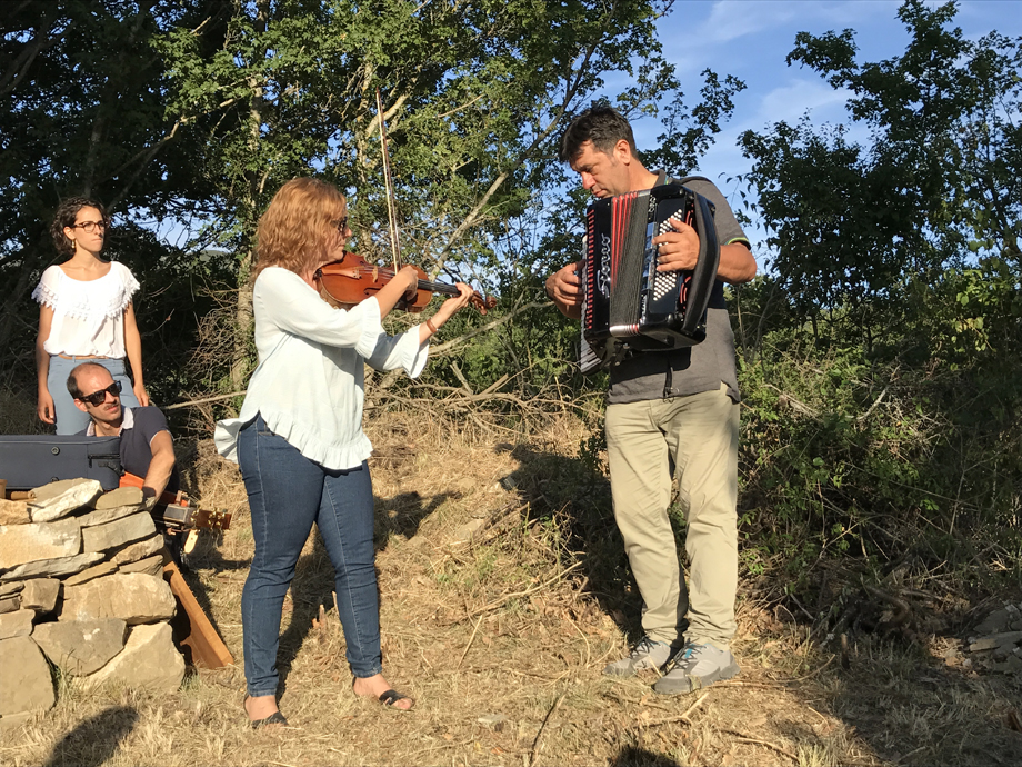 festa ai piedi della Torre di Sant'Antonino