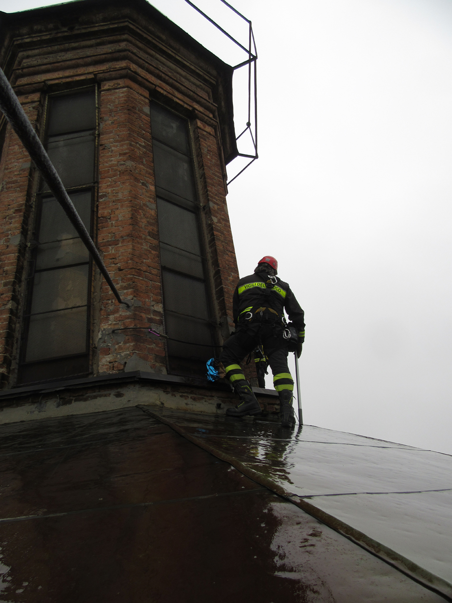 Intervento dei Vigili del fuoco sulla lanterna della cupola del Pordenone