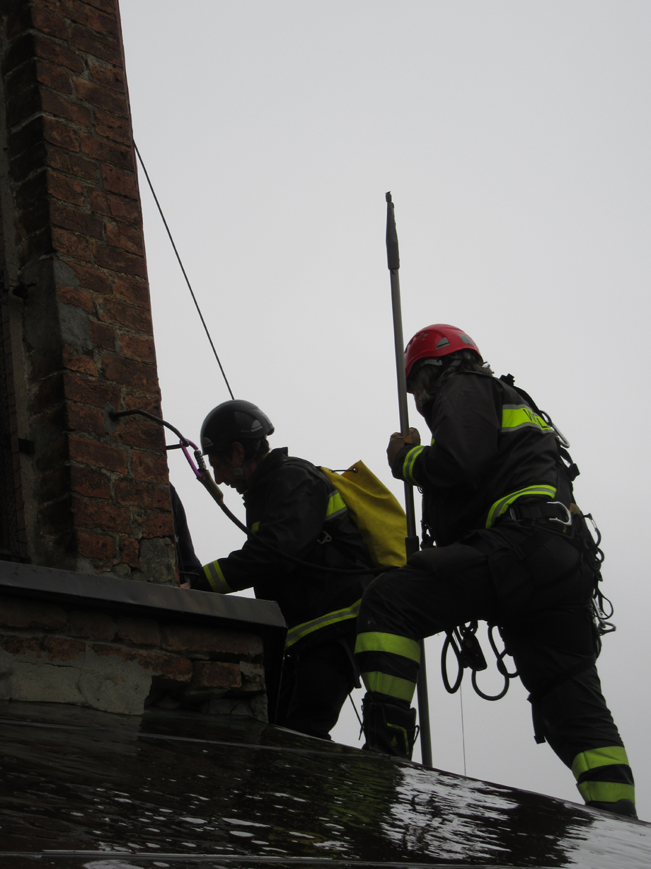 Intervento dei Vigili del fuoco sulla lanterna della cupola del Pordenone