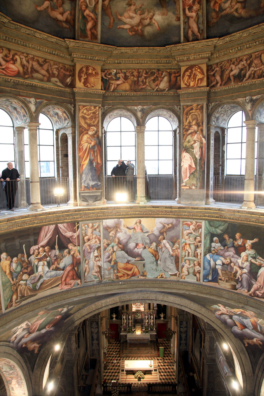 DUE VESCOVI CONTEMPORANEAMENTE ALL'ALTEZZA DEGLI AFFRESCHI DEL PORDENONE