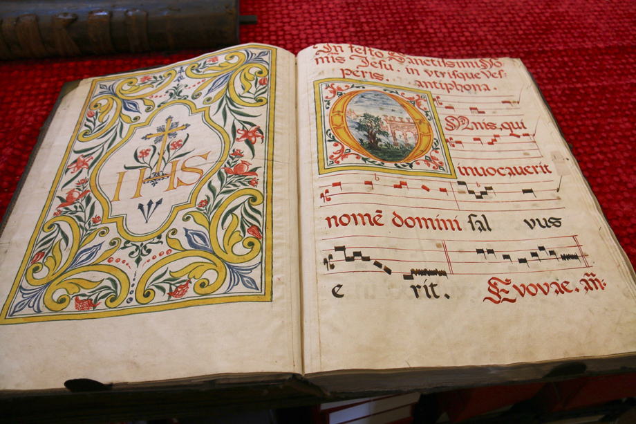 Un tesoro da scoprire. Gli antifonari di S. Maria di Campagna. Primi esemplari. Nel convento della