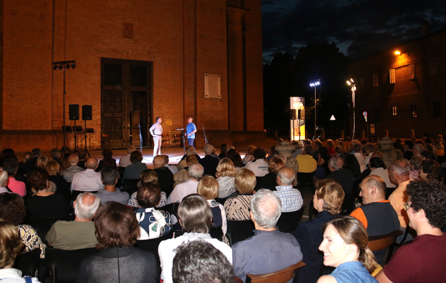 L'evento pordenoniano dedicato al dialetto piacentino regala ad un pubblico straripante emozioni, ri