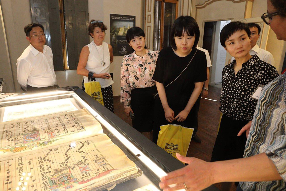 Parentesi culturale per la delegazione cinese di Jiangbei con la visita agli affreschi di Santa Mari