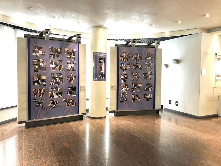 Da oggi gli oltre 150 scatti del concorso selfie esposti nel salone della sede centrale della Banca