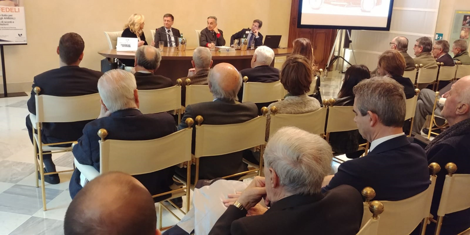 Il mito Bugatti nel libro strenna del Consorzio Banche Popolari presentato a Palazzo Galli: «Auto se