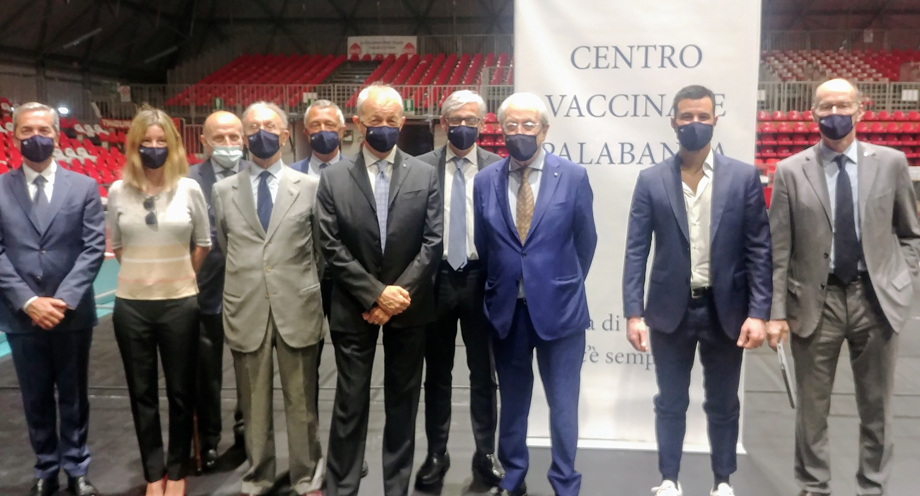 INAUGURATO IL CENTRO VACCINALE ALL'INTERNO DEL PALABANCA