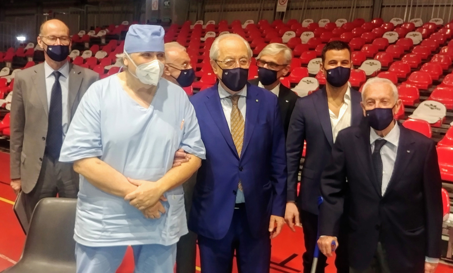 INAUGURATO IL CENTRO VACCINALE ALL'INTERNO DEL PALABANCA