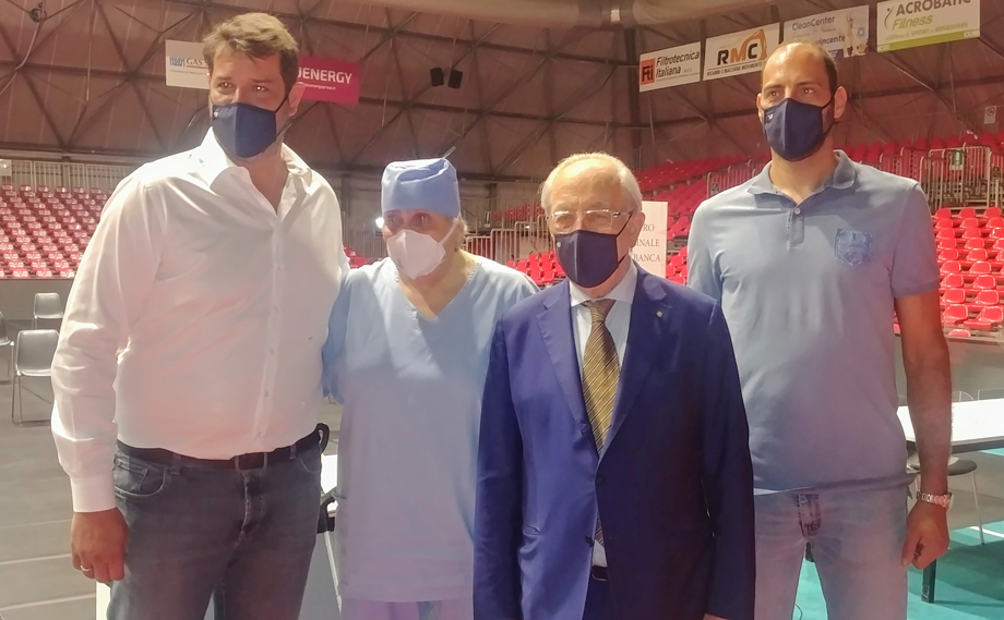 INAUGURATO IL CENTRO VACCINALE ALL'INTERNO DEL PALABANCA