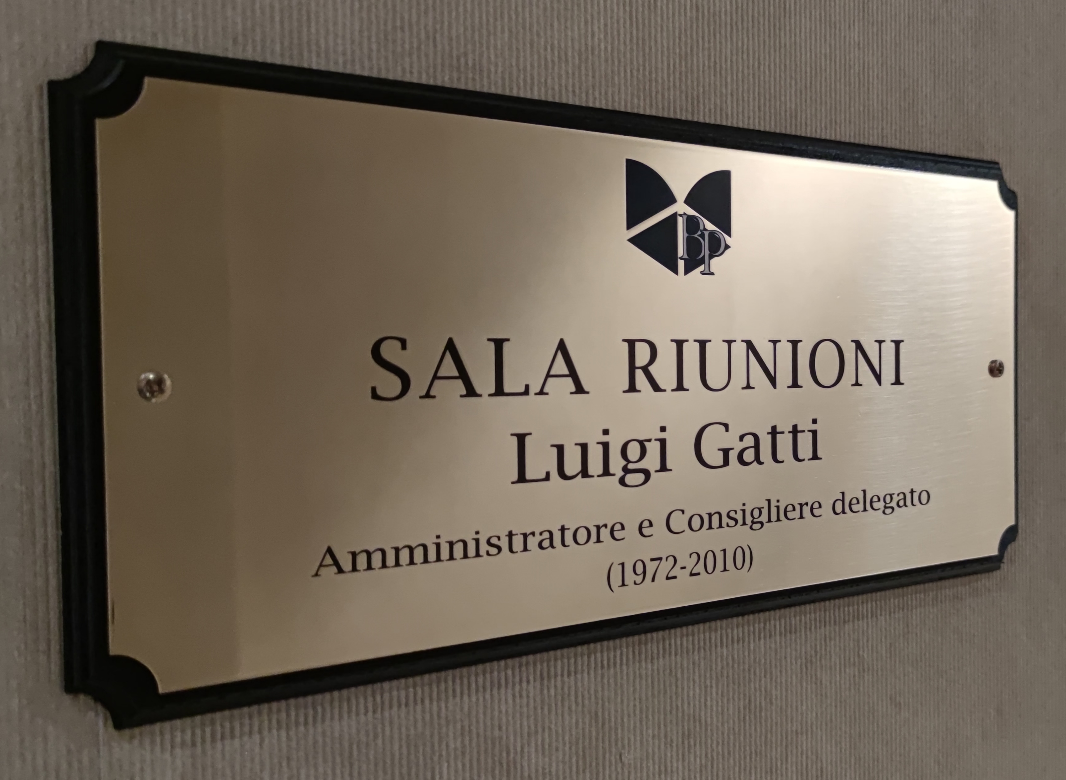 LA BANCA DI PIACENZA RICORDA LUIGI GATTI E CARLO SQUERI DEDICANDOGLI DUE SALE RIUNIONI DELLA SEDE CE