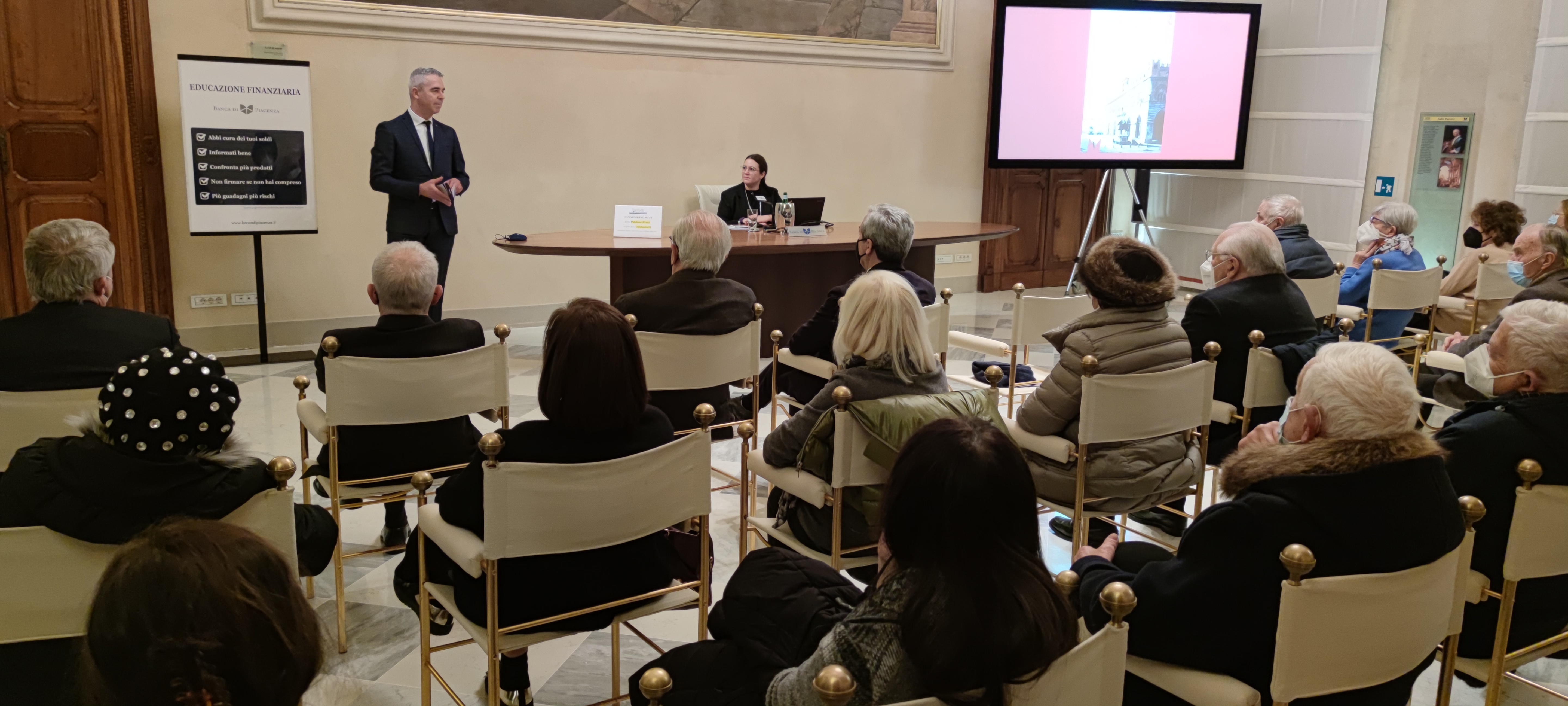 CAMMINANDO PER PIACENZA ALLA SCOPERTA DEGLI ANGOLI PIU' SUGGESTIVI DEL CENTRO STORICO