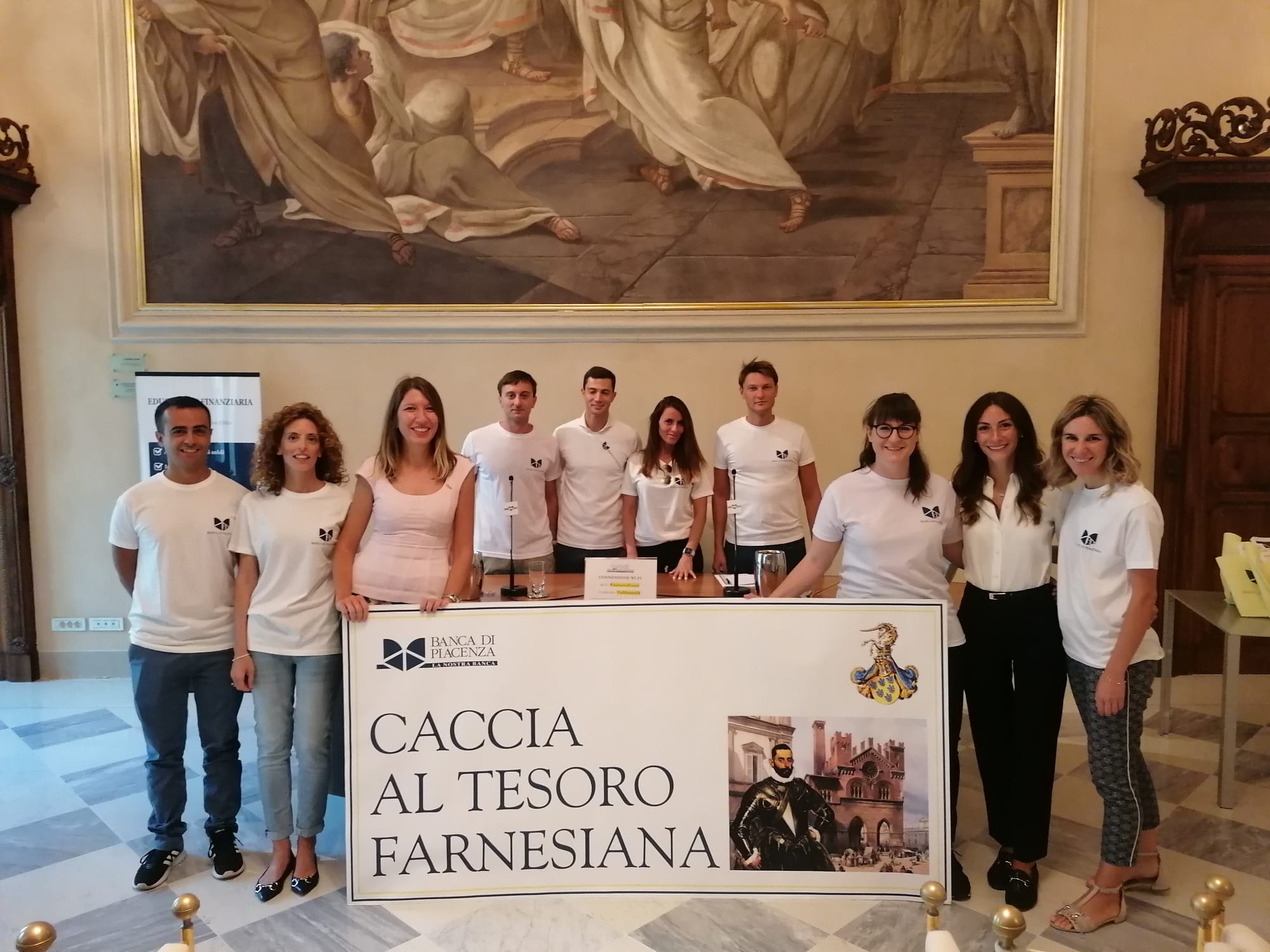 PAPÀ RAFFAELE, CON QUATTRO DEI SUOI SEI FIGLI VINCE LA CACCIA AL TESORO FARNESIANA DELLA BANCA DI PI