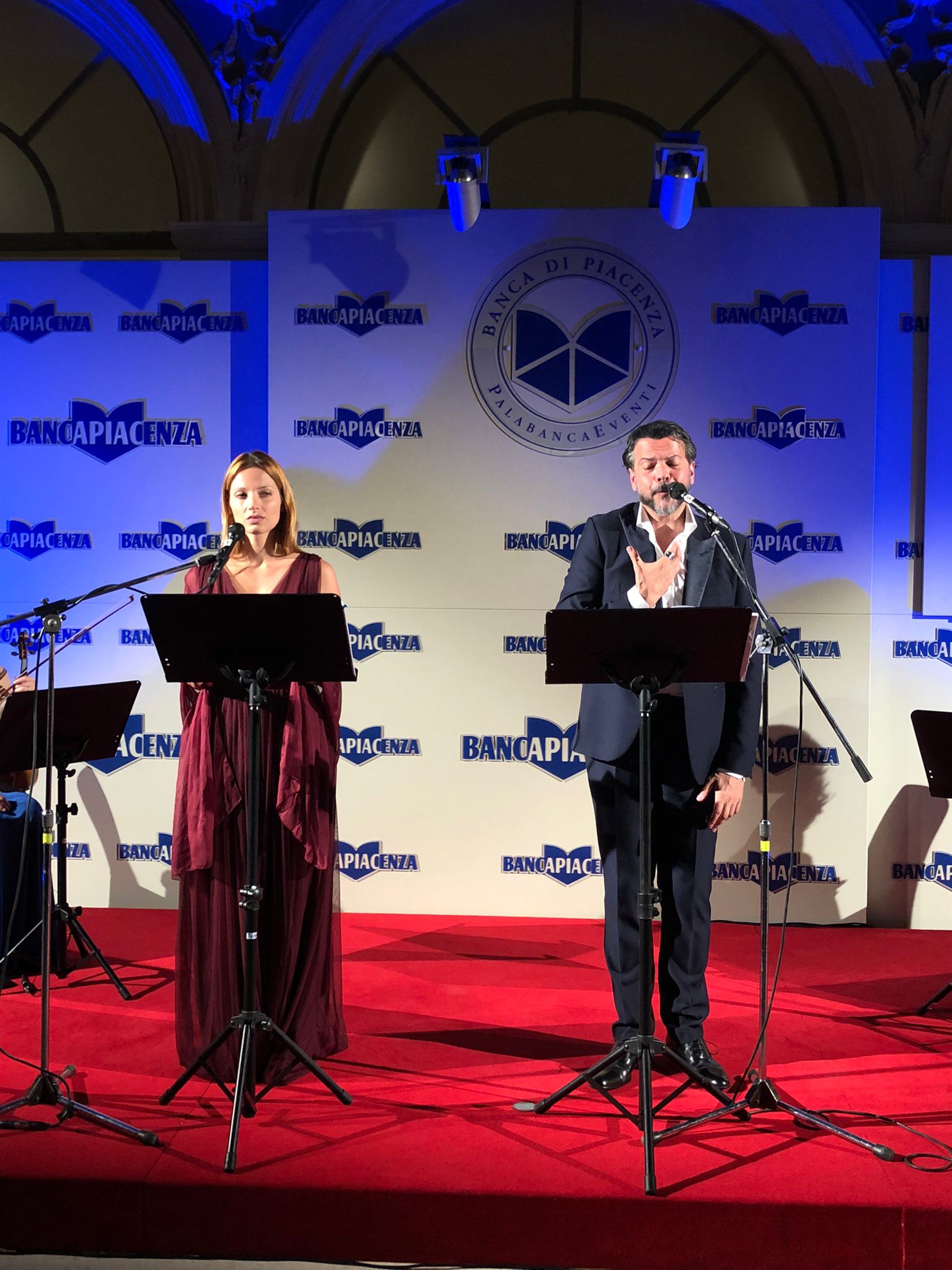 IL RITORNO DELL'AMORE DI DANTE PER BEATRICE: SUCCESSO AL PALABANCAEVENTI PER IL PURGATORIO RECITATO