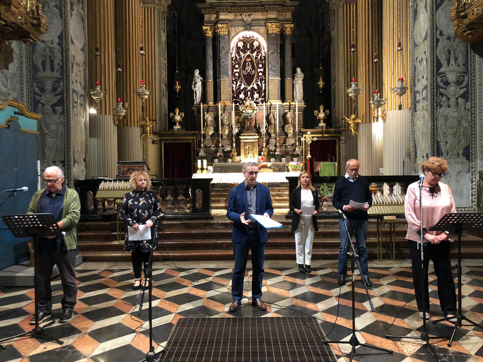 DA ROMEO E GIULIETTA A VIA COL VENTO RECITATI IN VERNACOLO PER LA CHIUSURA DELL'OTTOBRE FRANCESCANO