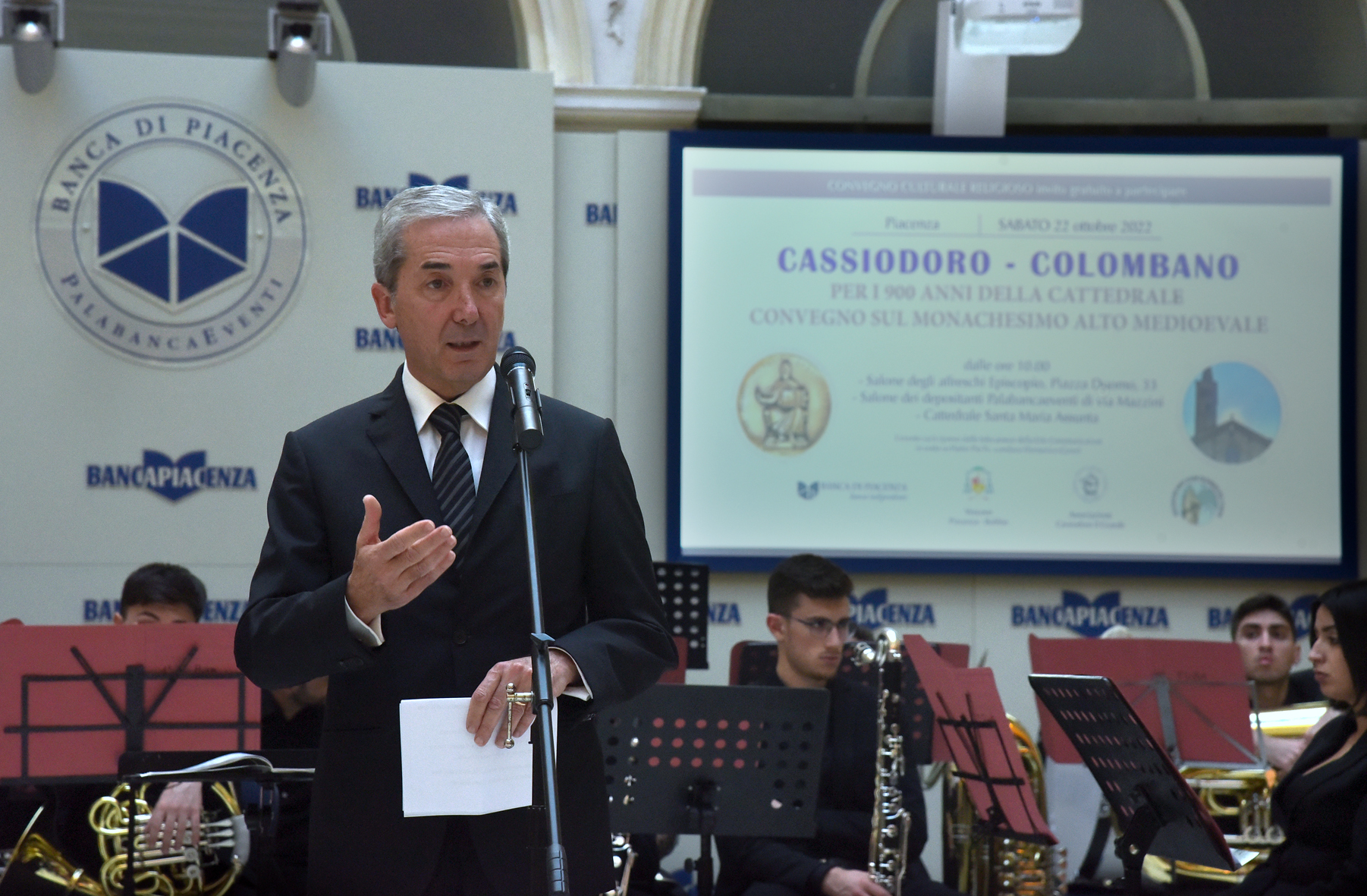 «LA CULTURA SI SALVA DALLA BARBARIE SEGUENDO L'ESEMPIO DI GRANDI UOMINI COME CASSIODORO E COLOMBANO»