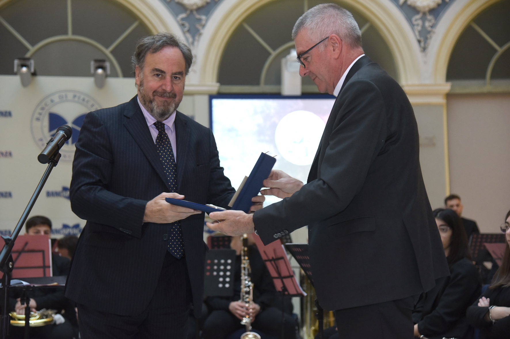 «LA CULTURA SI SALVA DALLA BARBARIE SEGUENDO L'ESEMPIO DI GRANDI UOMINI COME CASSIODORO E COLOMBANO»