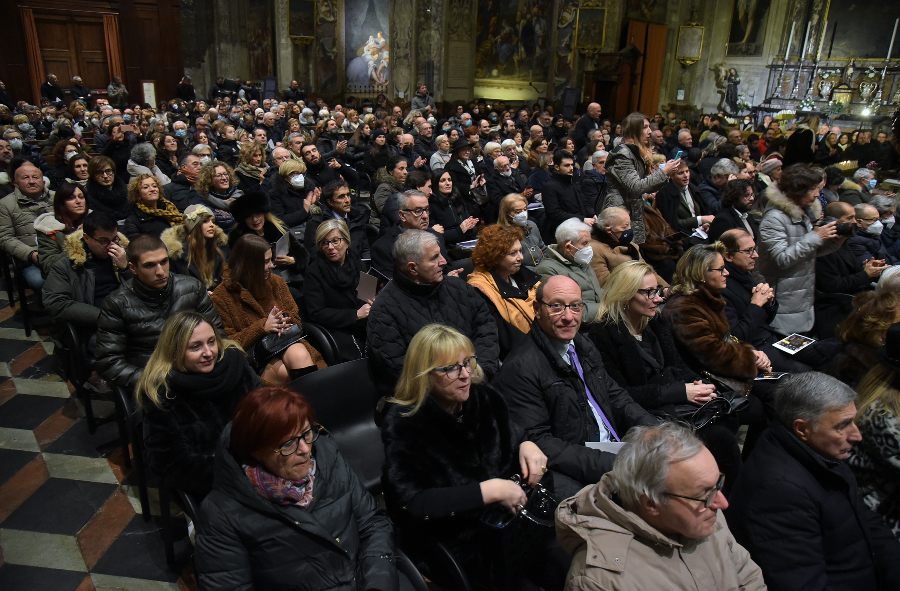 LUNGO APPLAUSO IN OMAGGIO AL PRESIDENTE SFORZA AL TRADIZIONALE CONCERTO DEGLI AUGURI CHE IDEÒ NEL 19