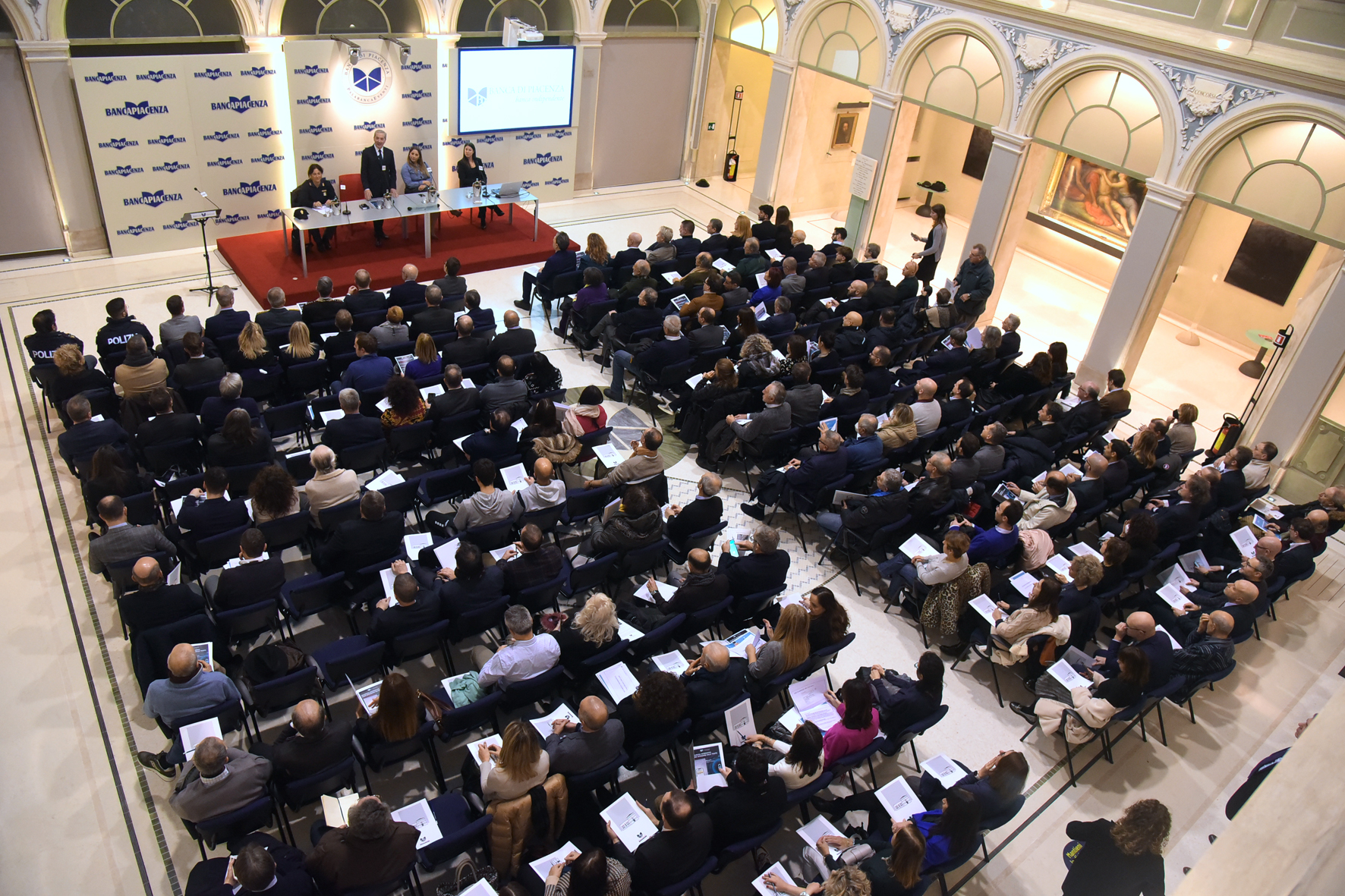 DALLE TRUFFE INFORMATICHE CI SI DIFENDE DENUNCIANDO E ALLACCIANDOCI LA CINTURA COME SE FOSSIMO IN