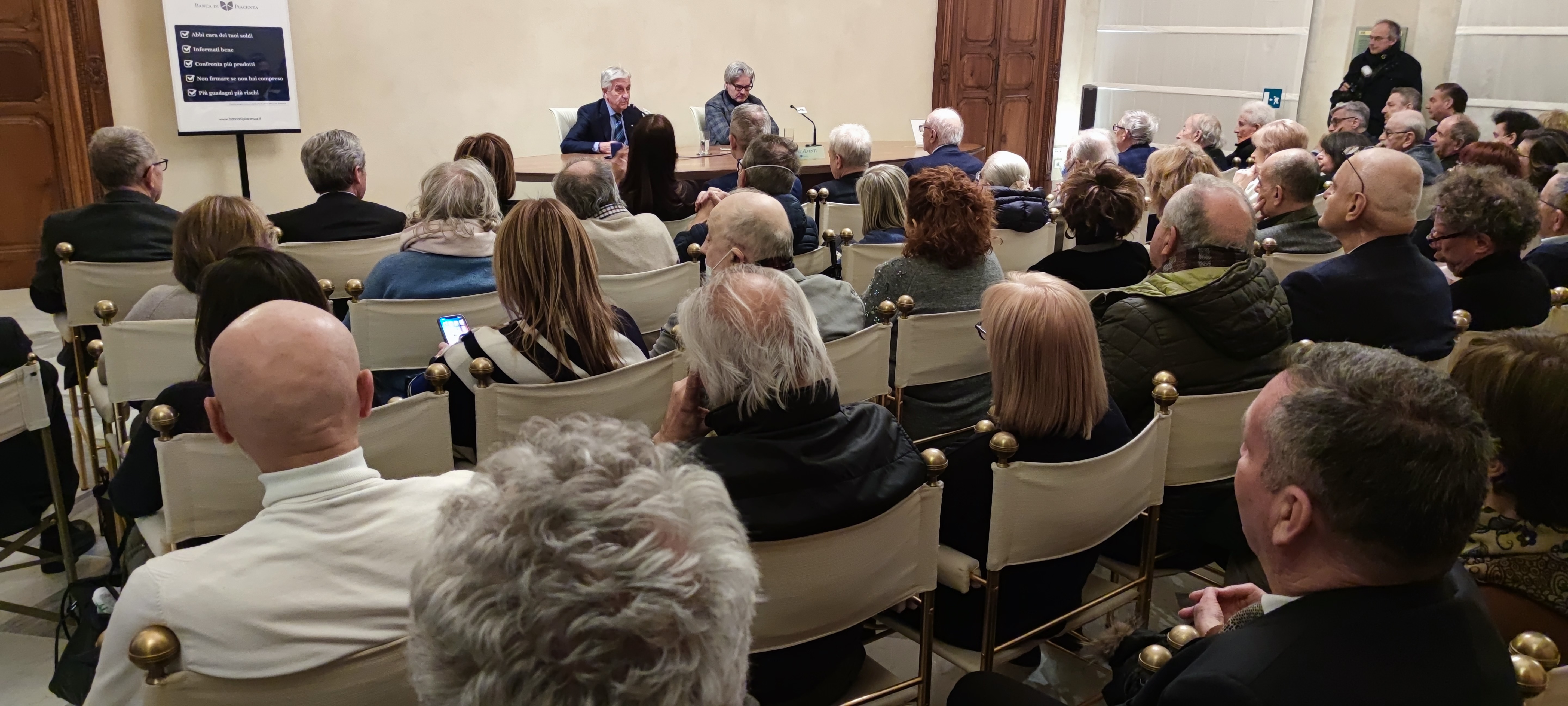 «UN ROMANZO CHE RACCONTA LA STORIA DI UN UOMO CHE CERCA DI DIVENTARE SE STESSO PER CONQUISTARE LA LI