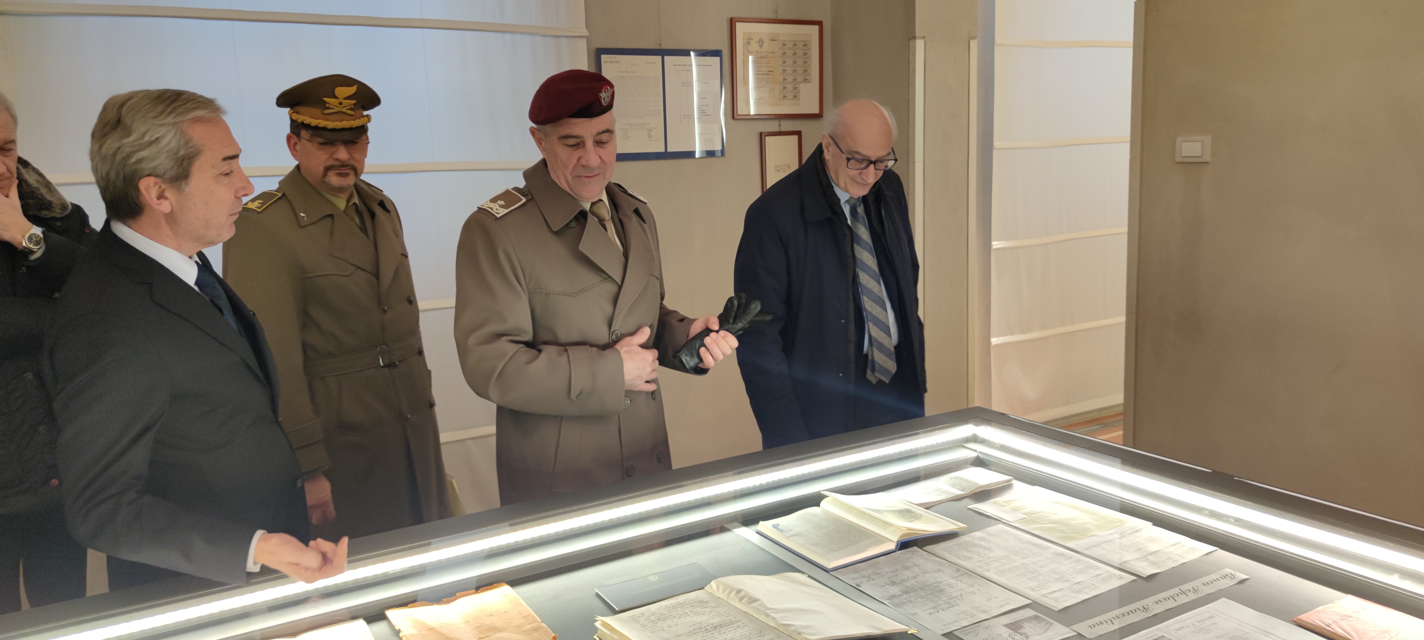 IL GENERALE DI BLASI IN VISITA ALLA BANCA