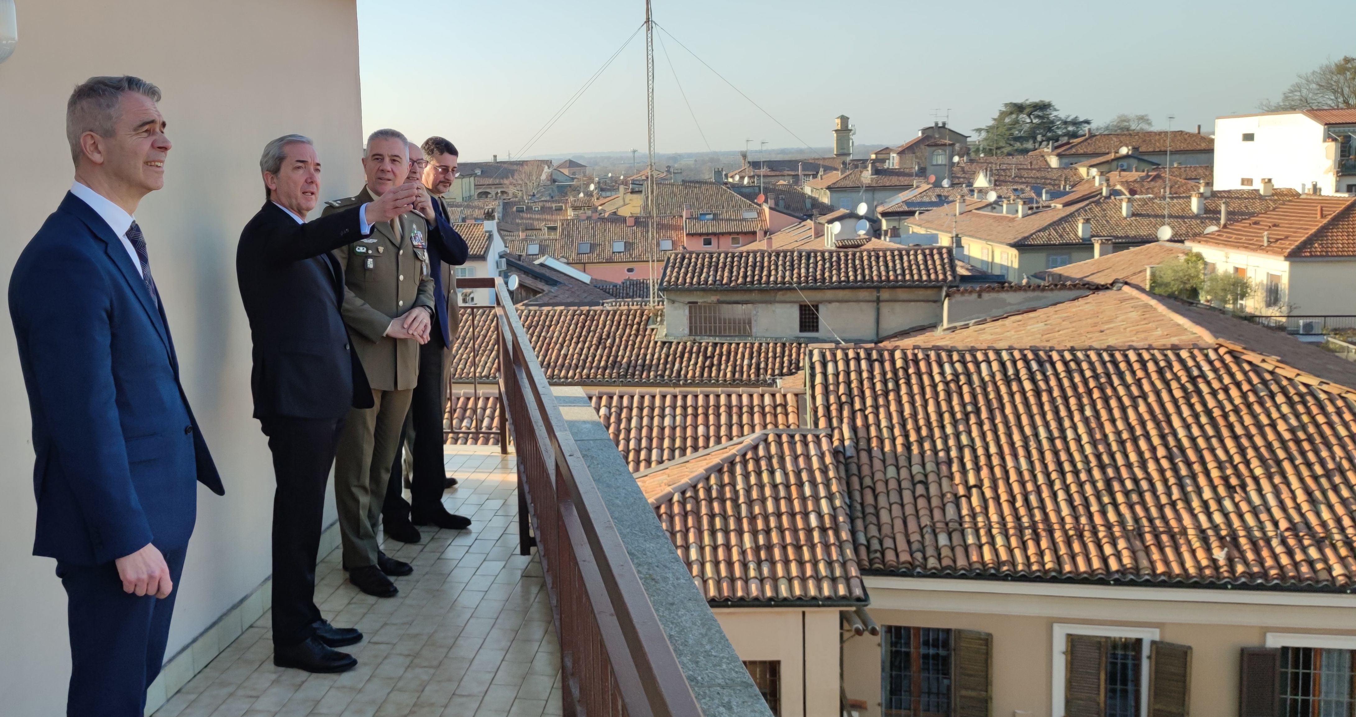 IL GENERALE DI BLASI IN VISITA ALLA BANCA