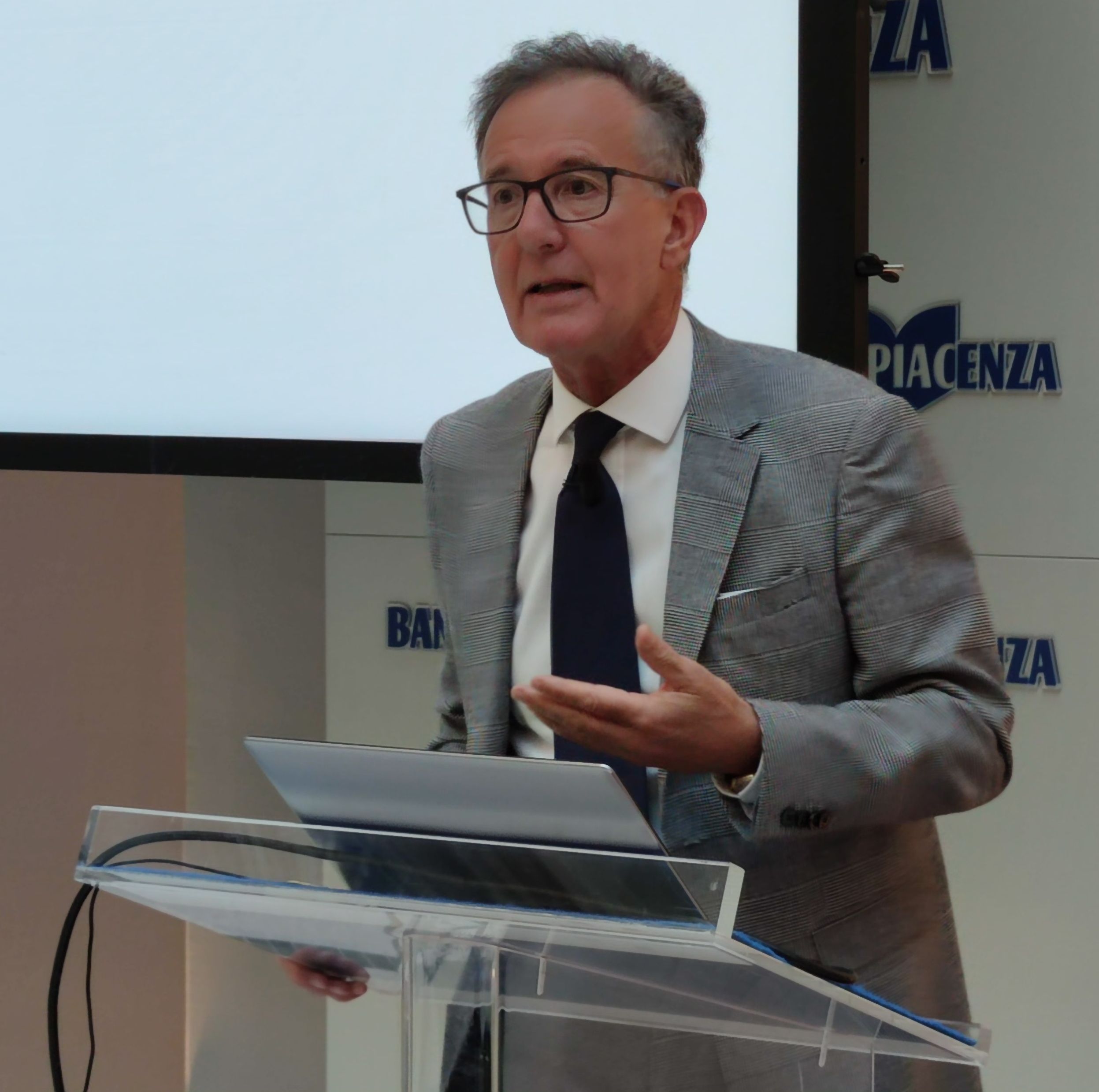 «IL MONDO NON PUO' PERMETTERSI DI ISOLARE LA CINA»