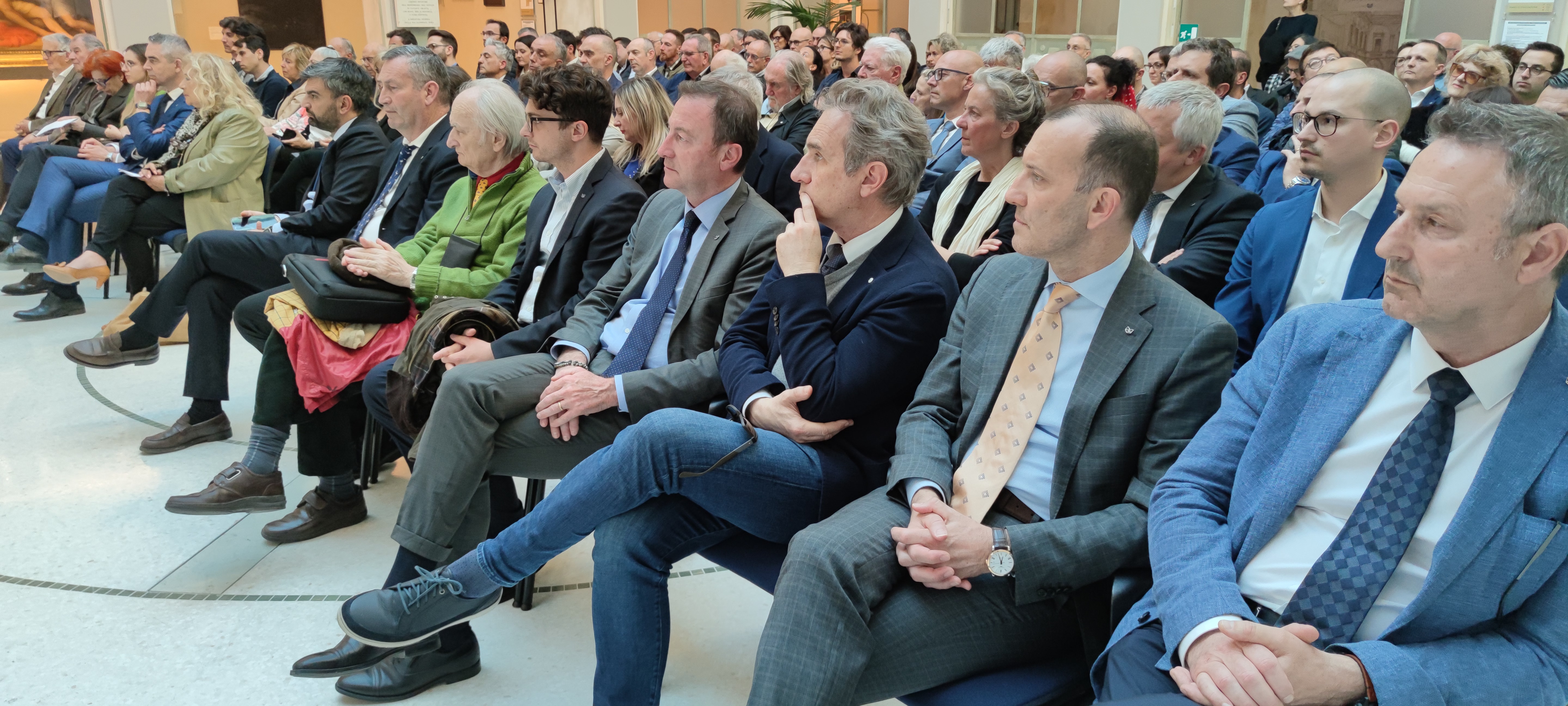 «IL MONDO NON PUO' PERMETTERSI DI ISOLARE LA CINA»