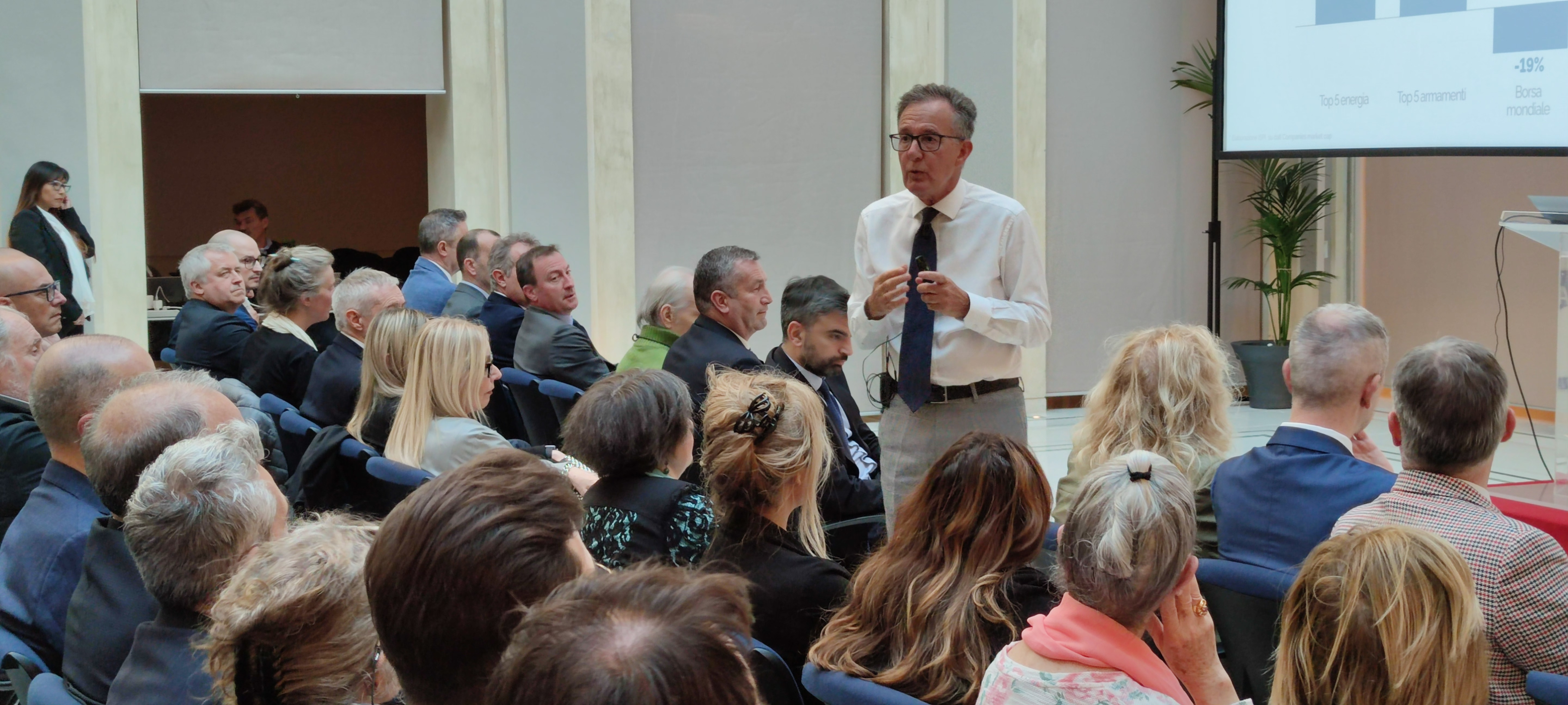 «IL MONDO NON PUO' PERMETTERSI DI ISOLARE LA CINA»