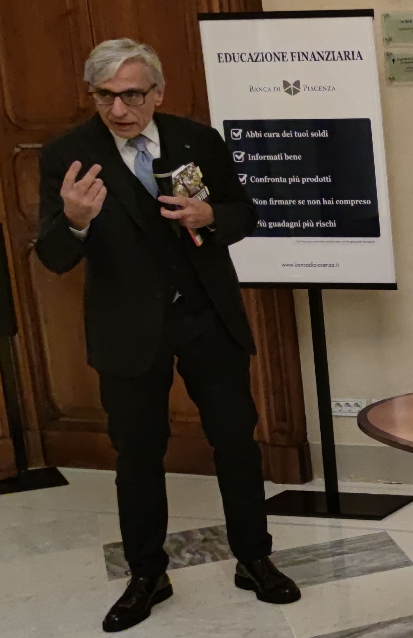 L'AFRICA RACCONTATA DAGLI ITALIANI CHE VIVONO LI' TRA ERRORI DELL'EUROPA E IL PERICOLO DELLA CINA