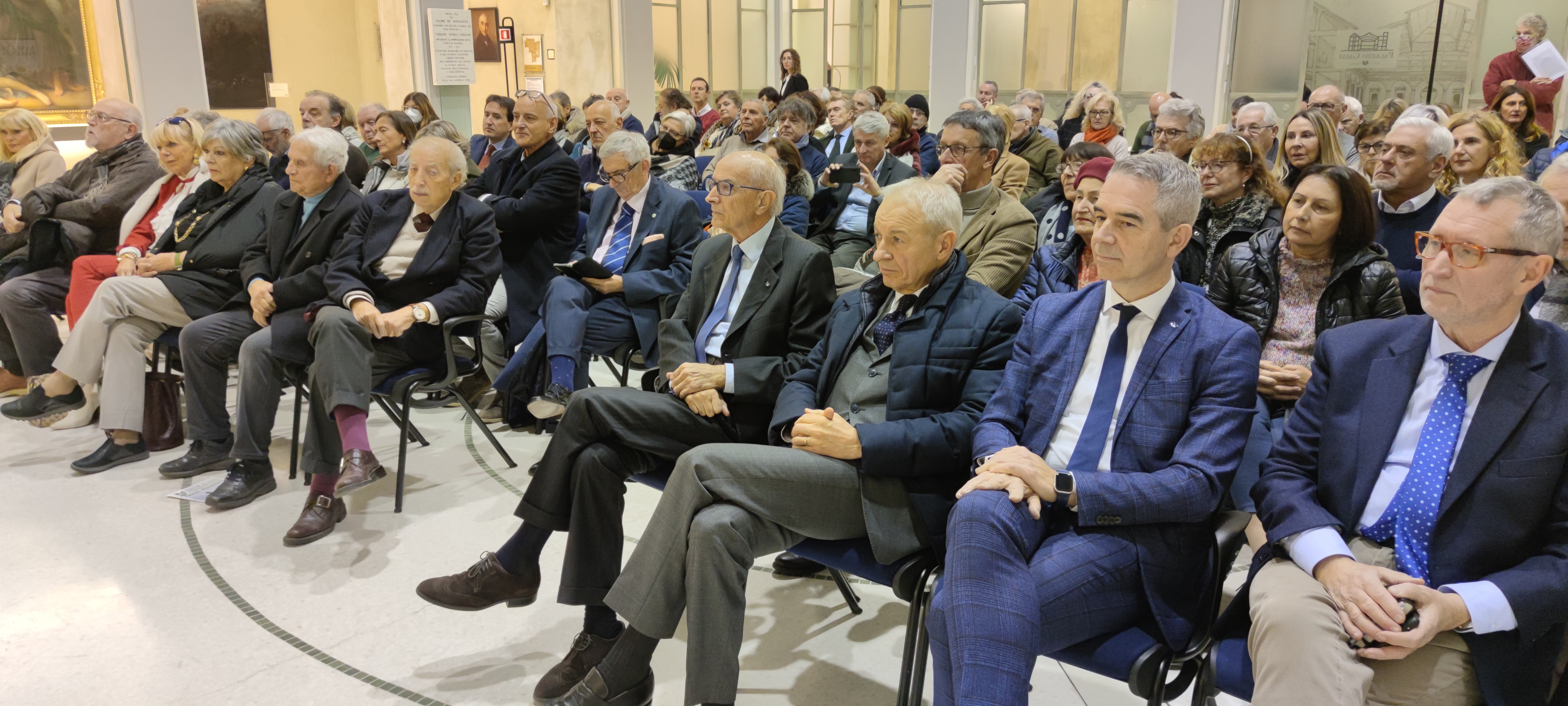 Toni Capuozzo cattura il pubblico del PalabancaEventi