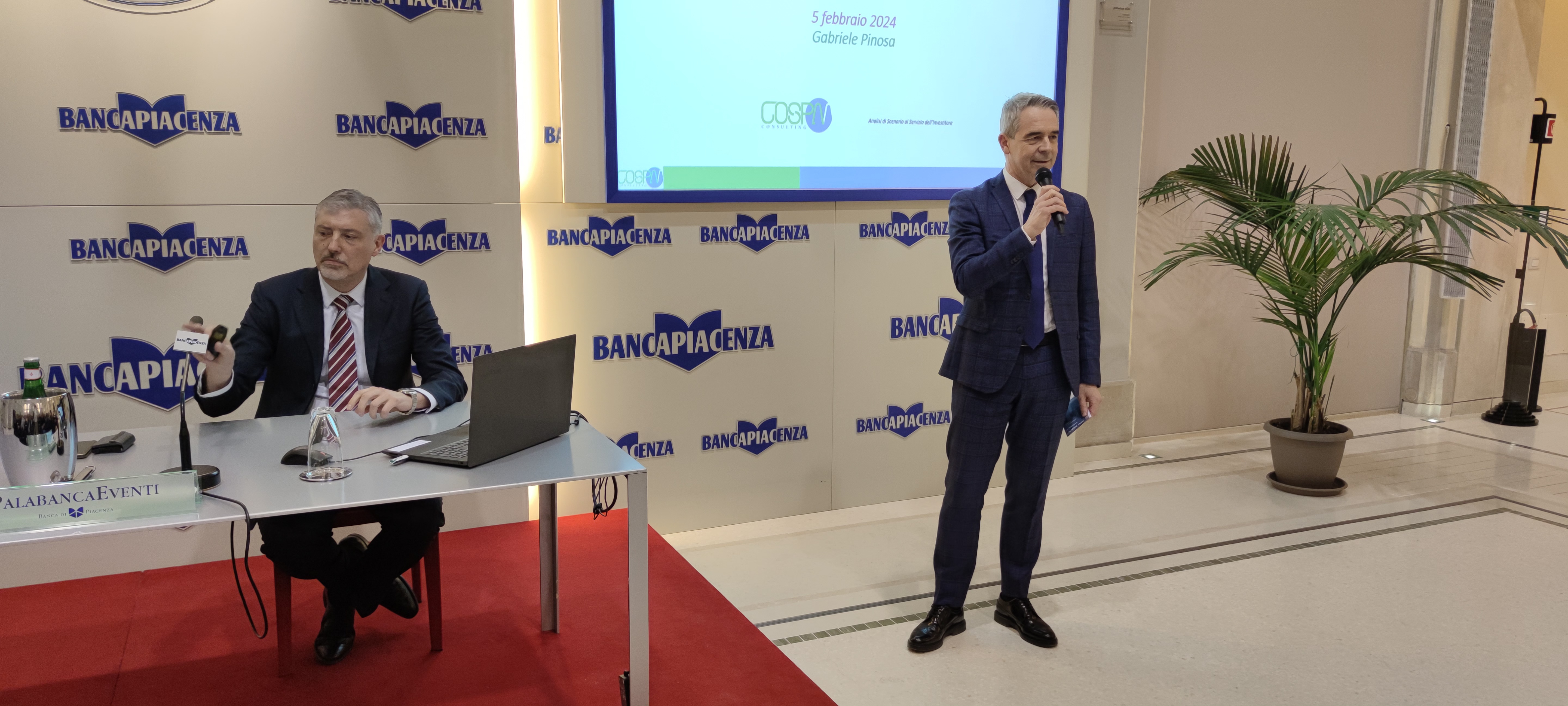 L'EDUCAZIONE FINANZIARIA FA IL PIENO DI PUBBLICO AL PALABANCAEVENTI DELLA BANCA DI PIACENZA