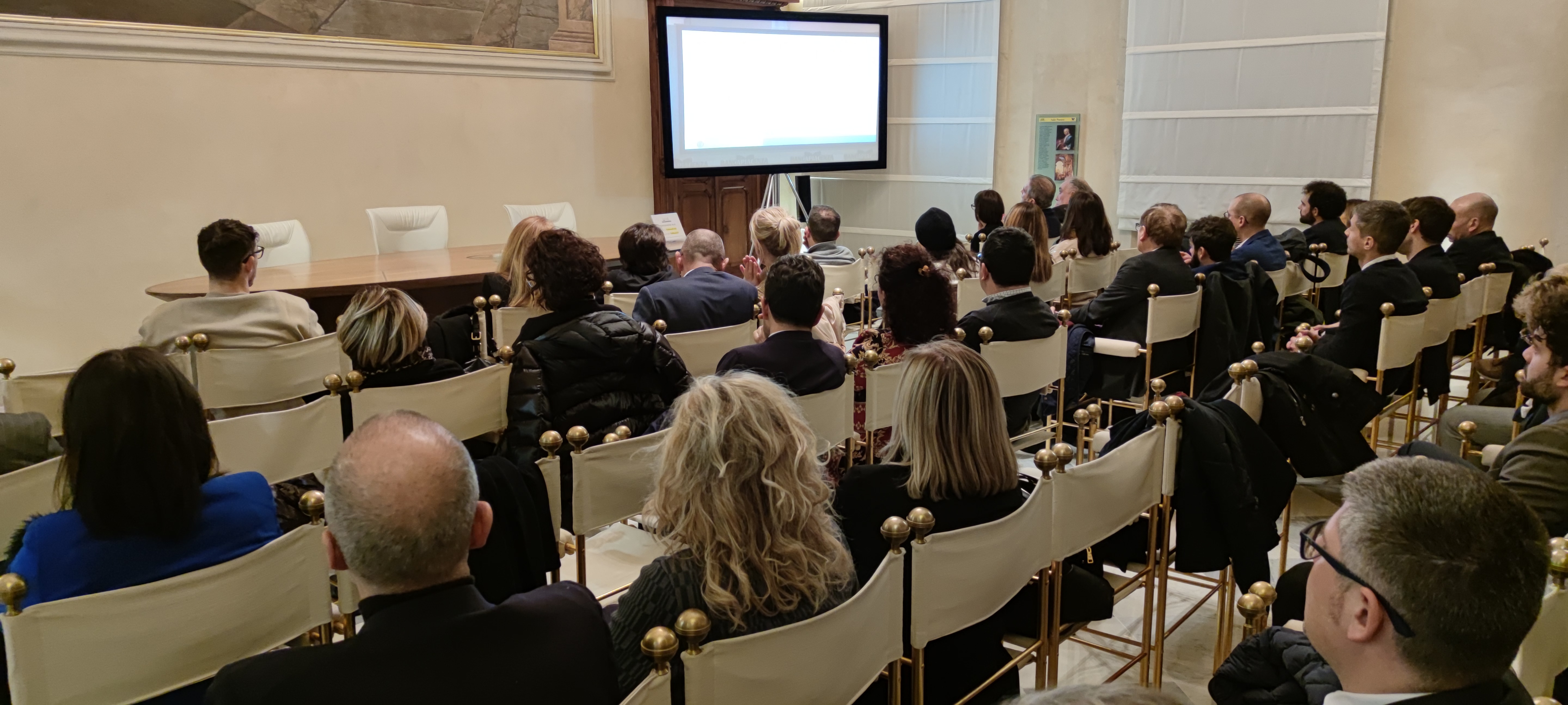 L'EDUCAZIONE FINANZIARIA FA IL PIENO DI PUBBLICO AL PALABANCAEVENTI DELLA BANCA DI PIACENZA