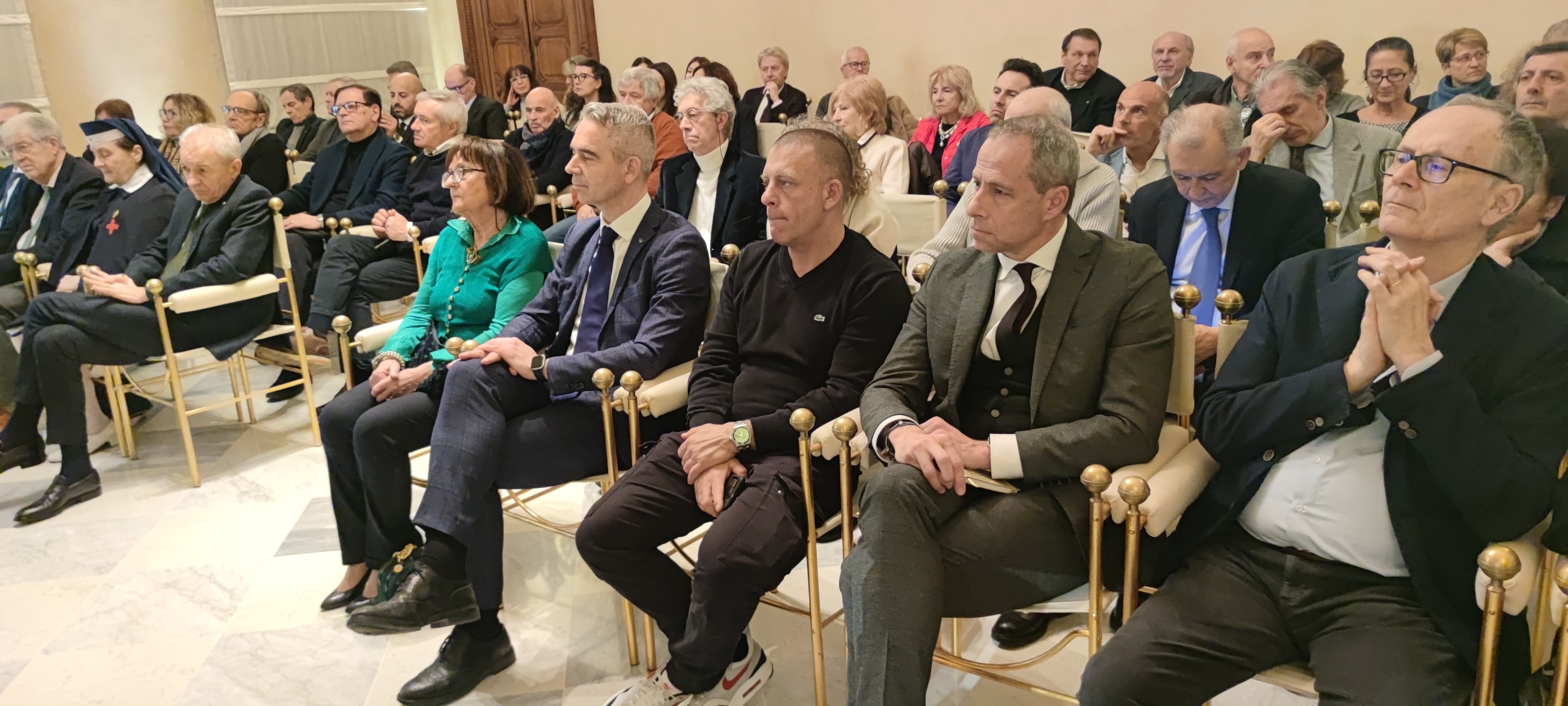 "L'UOMO DELLA PACE" DI SCEPI ALLA BANCA DI PIACENZA PER RENDERE OMAGGIO A CORRADO SFORZA FOGLIANI