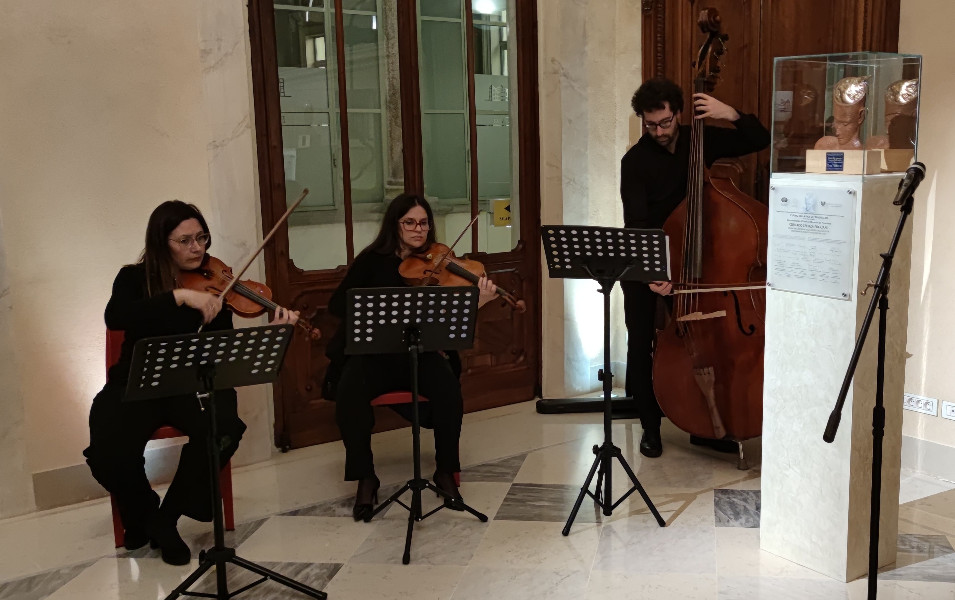 "L'UOMO DELLA PACE" DI SCEPI ALLA BANCA DI PIACENZA PER RENDERE OMAGGIO A CORRADO SFORZA FOGLIANI