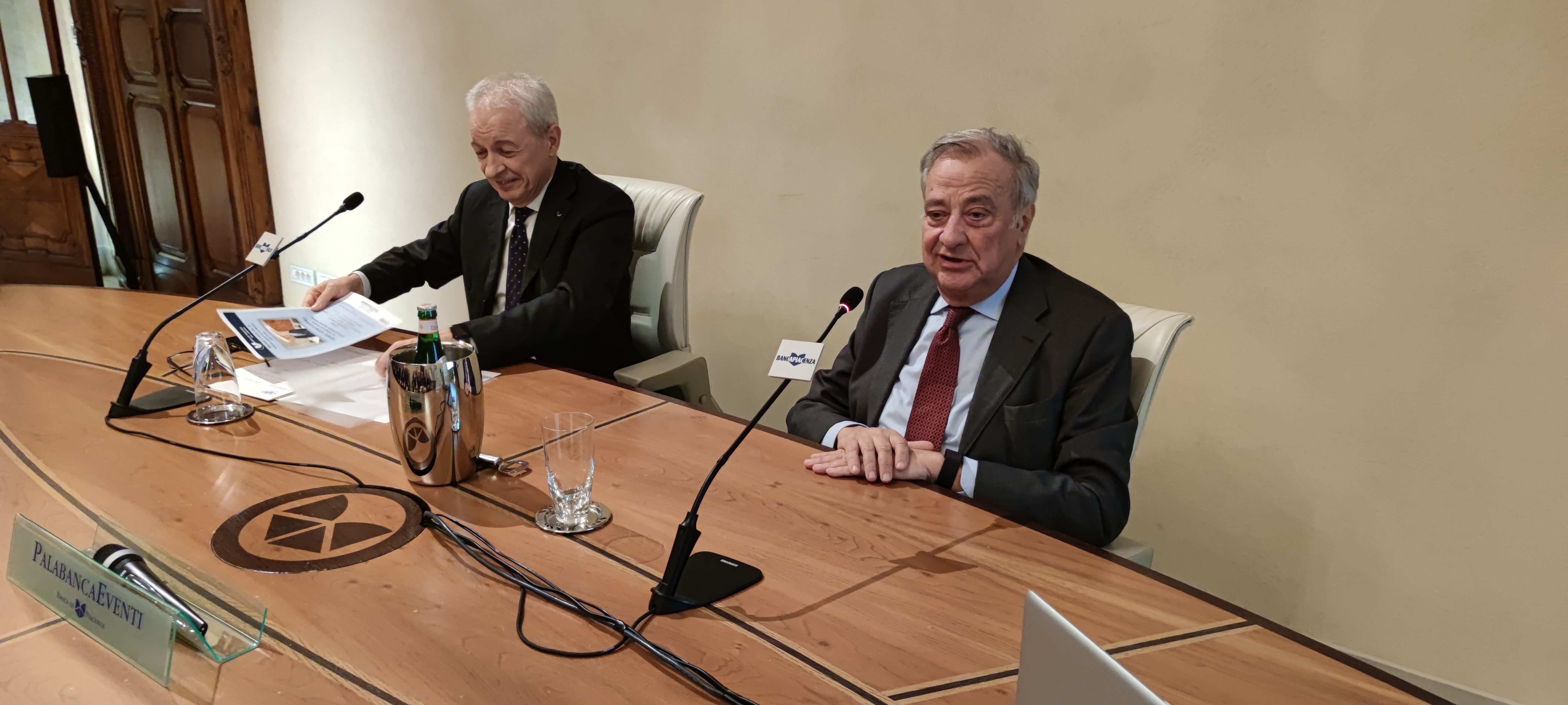 PALABANCAEVENTI GREMITO PER IL GURU DI PIAZZA AFFARI GIOVANNI TAMBURI: IMPRENDITORI ITALIANI BRAVI M