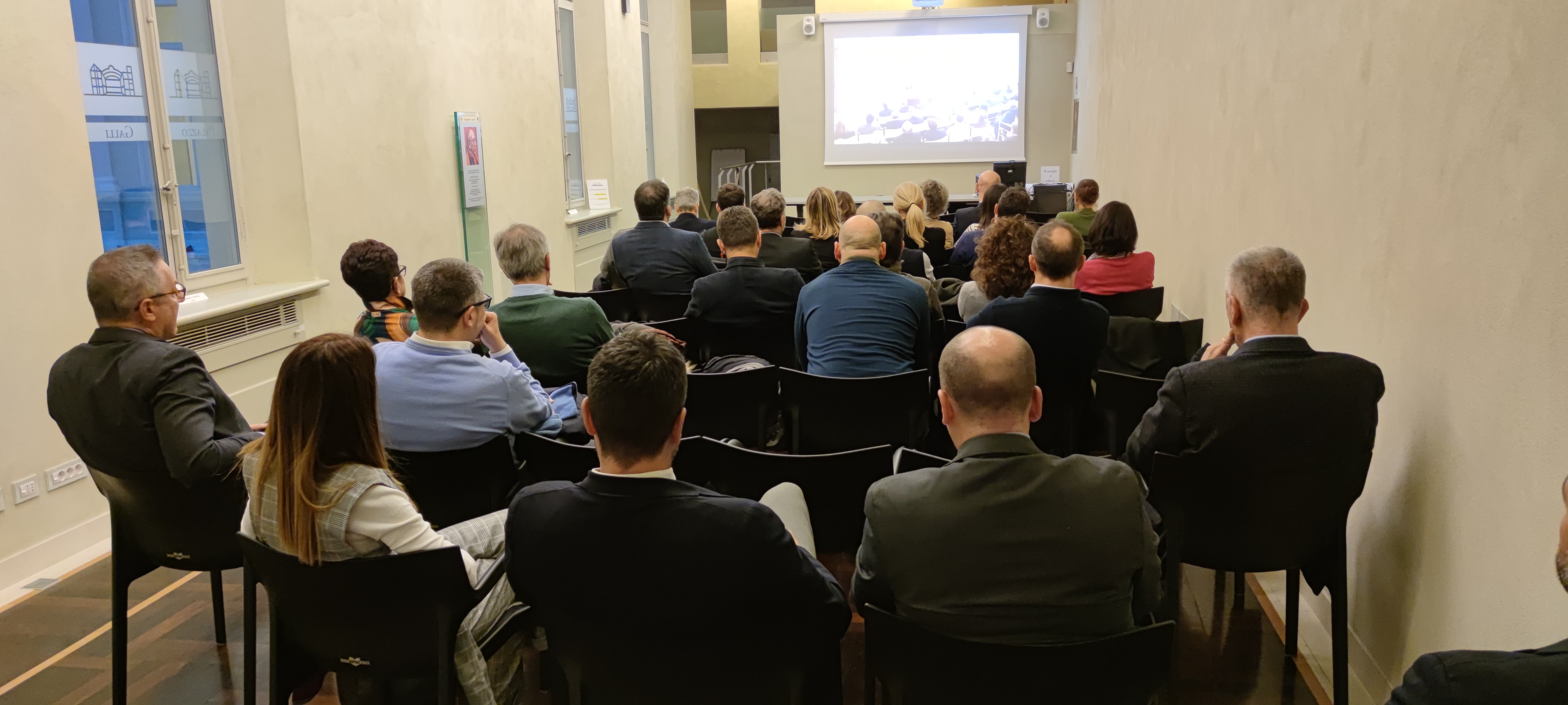 PALABANCAEVENTI GREMITO PER IL GURU DI PIAZZA AFFARI GIOVANNI TAMBURI: IMPRENDITORI ITALIANI BRAVI M