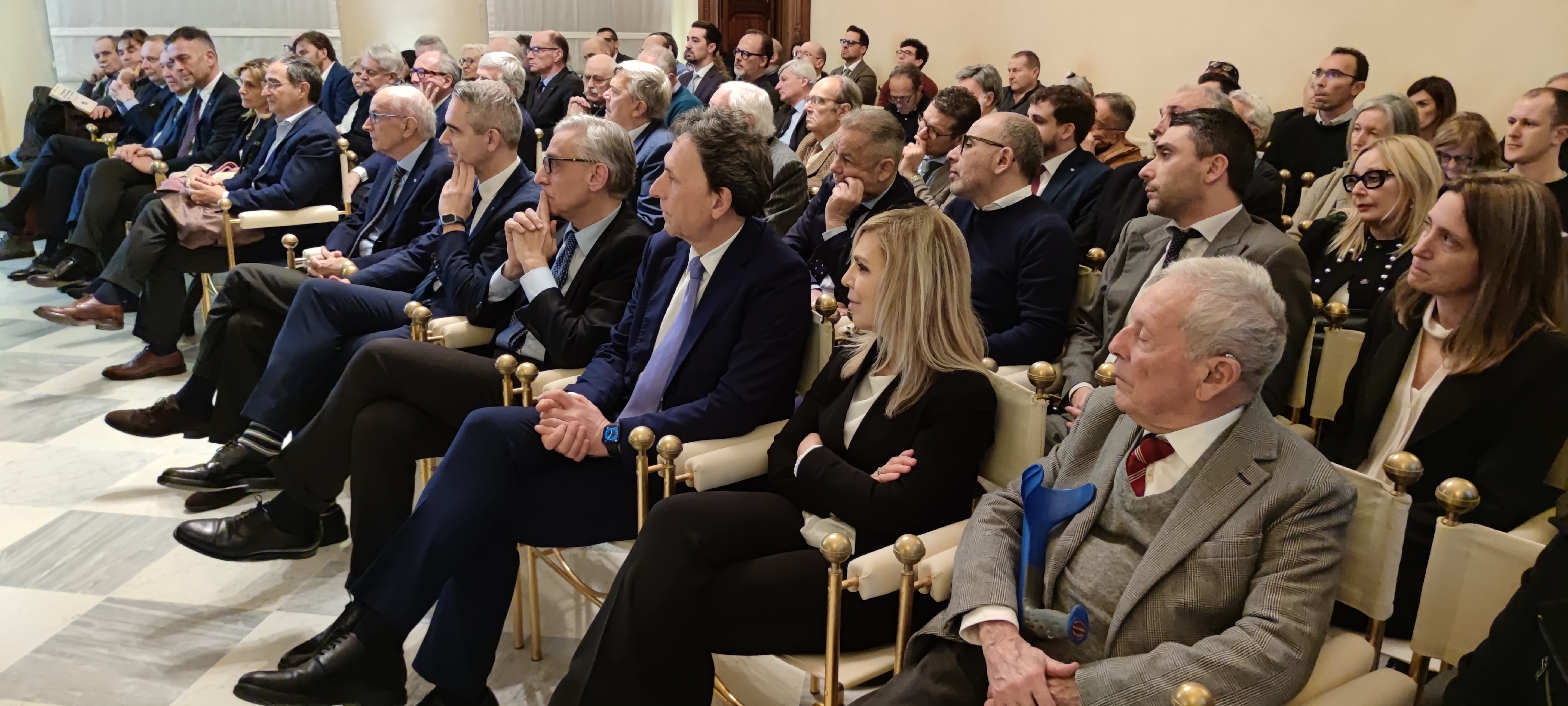 PALABANCAEVENTI GREMITO PER IL GURU DI PIAZZA AFFARI GIOVANNI TAMBURI: IMPRENDITORI ITALIANI BRAVI M