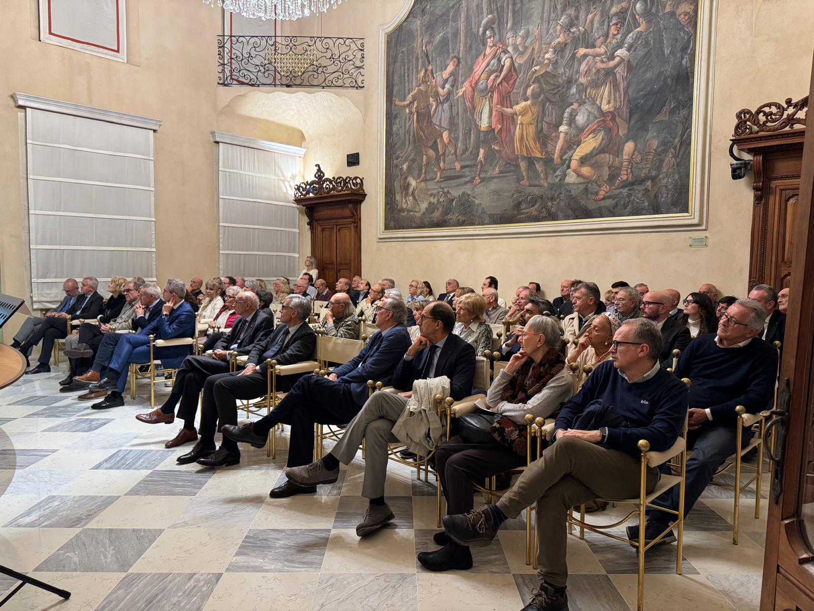 "NEL 2045 VIVREMO PIU' FELICI" - PRESENTATO AL PALABANCAEVENTI L'ULTIMO LIBRO DELL'EX SOTTOSEGRETARI