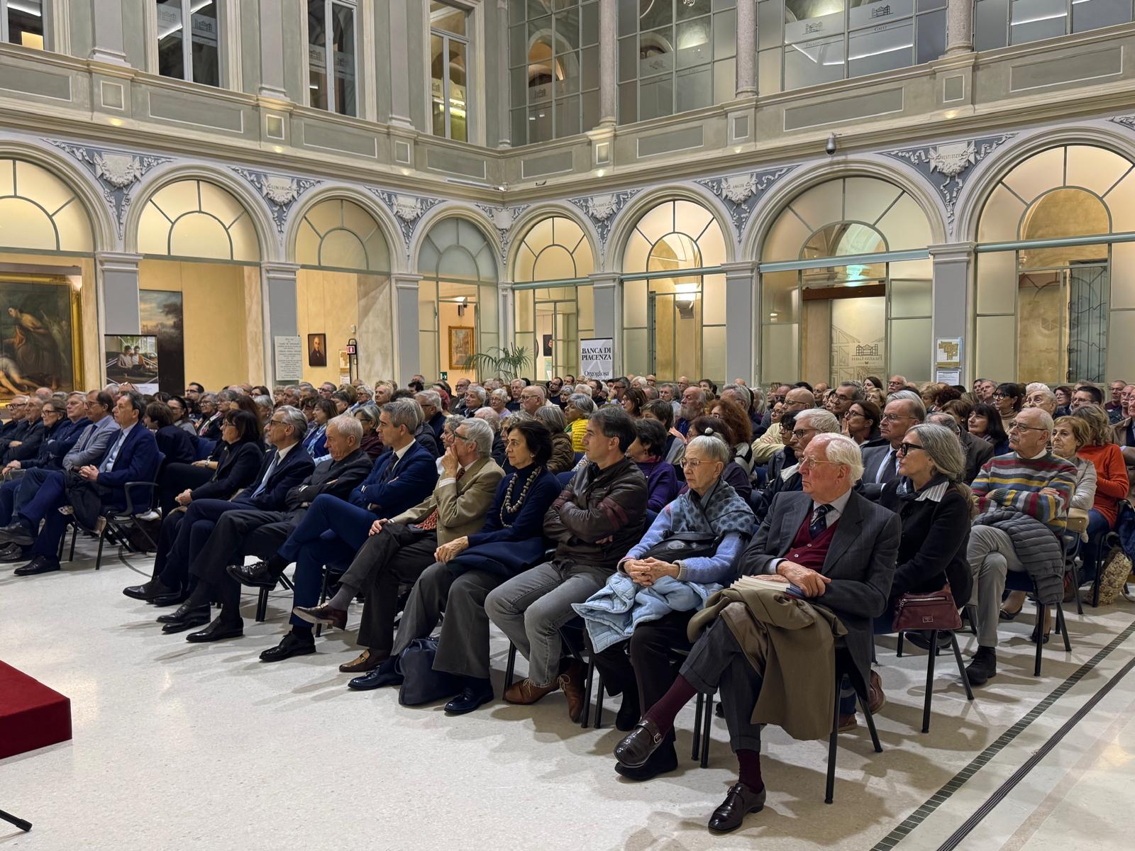 PALABANCAEVENTI AFFOLLATO PER LA PRESENTAZIONE DEL VOLUME "SCRIPTA MANENT" EDITO DALLA NOSTRA BANCA