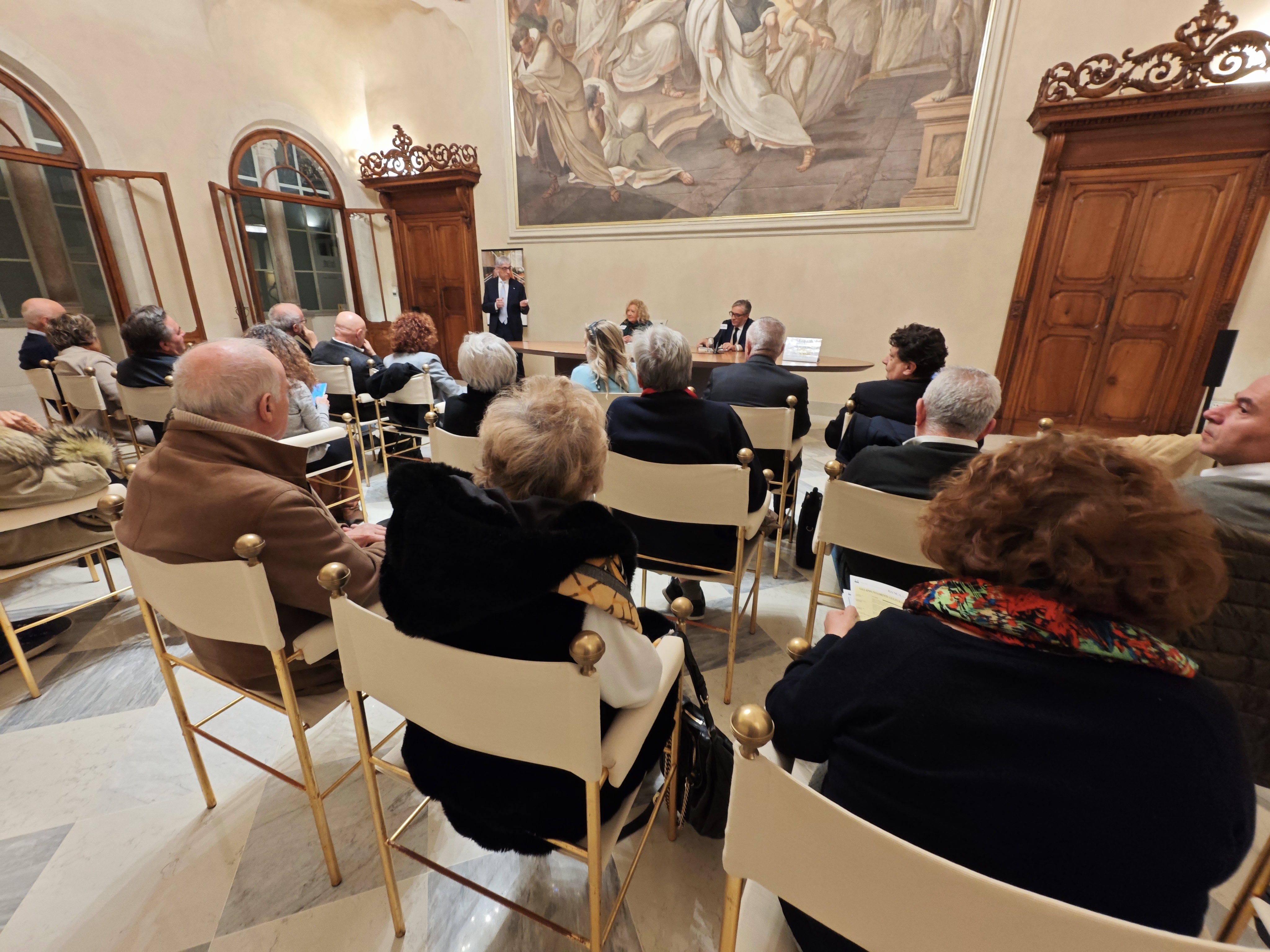 PRESENTATO AL PALABANCAEVENTI IL LIBRO DI ALBERT DE BONNET L'ON. MUSCARDINI: «SUL FRONTE INTERNAZION