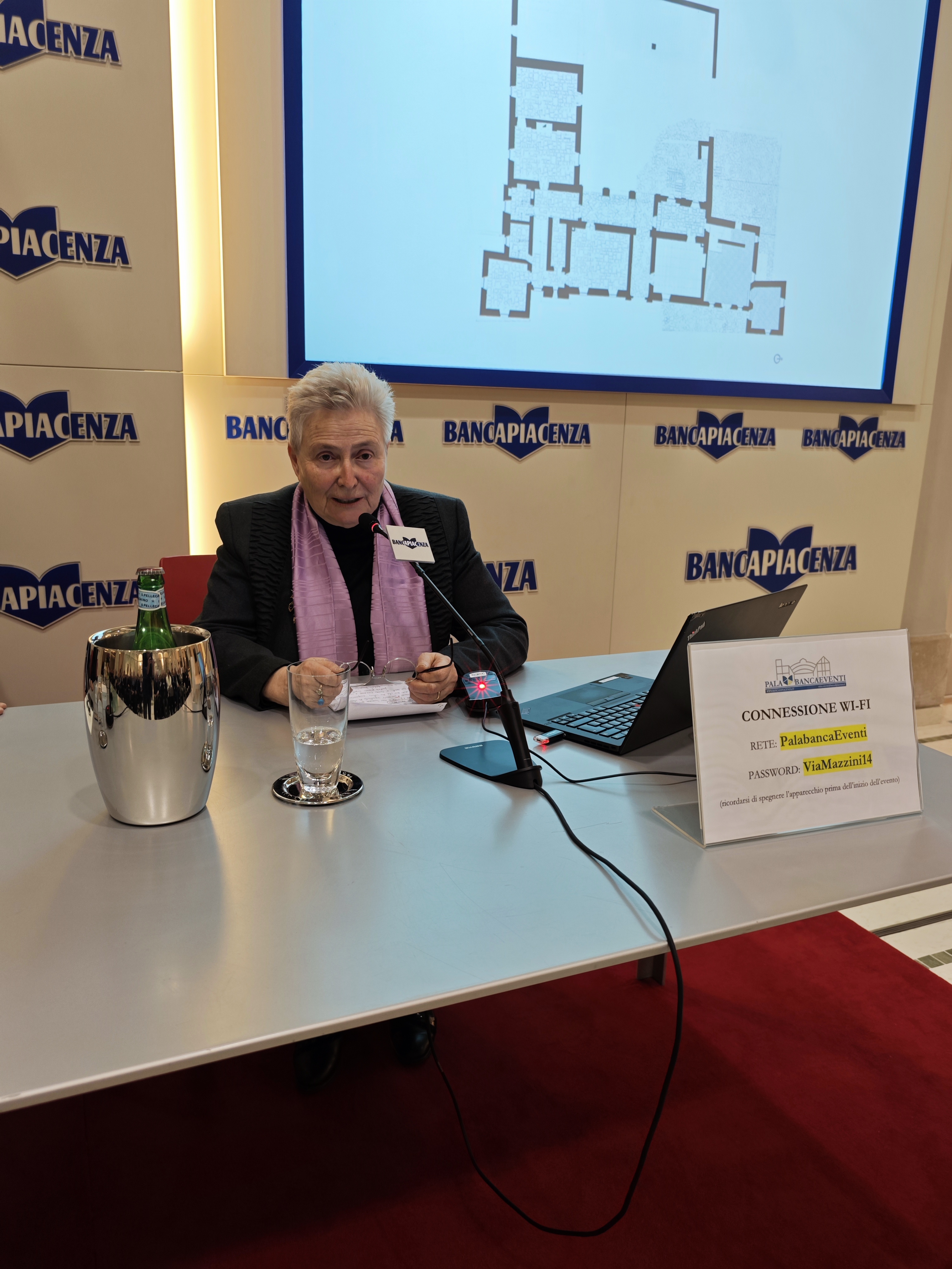 PARTECIPATA CERIMONIA DI CONSEGNA DEL PREMIO GAZZOLA AL PALABANCAEVENTI PER IL RESTAURO DEL CASTELLO