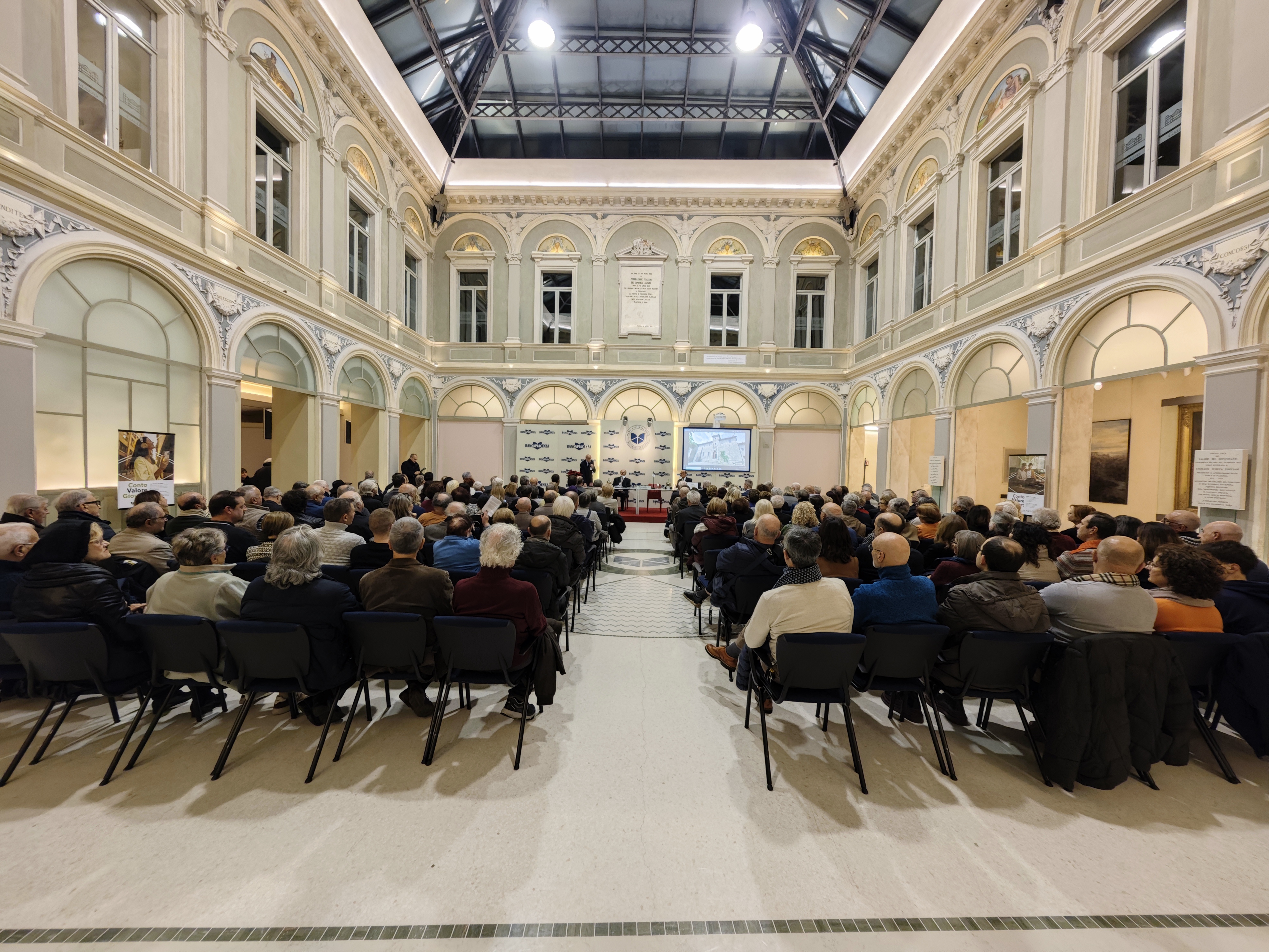 PARTECIPATA CERIMONIA DI CONSEGNA DEL PREMIO GAZZOLA AL PALABANCAEVENTI PER IL RESTAURO DEL CASTELLO