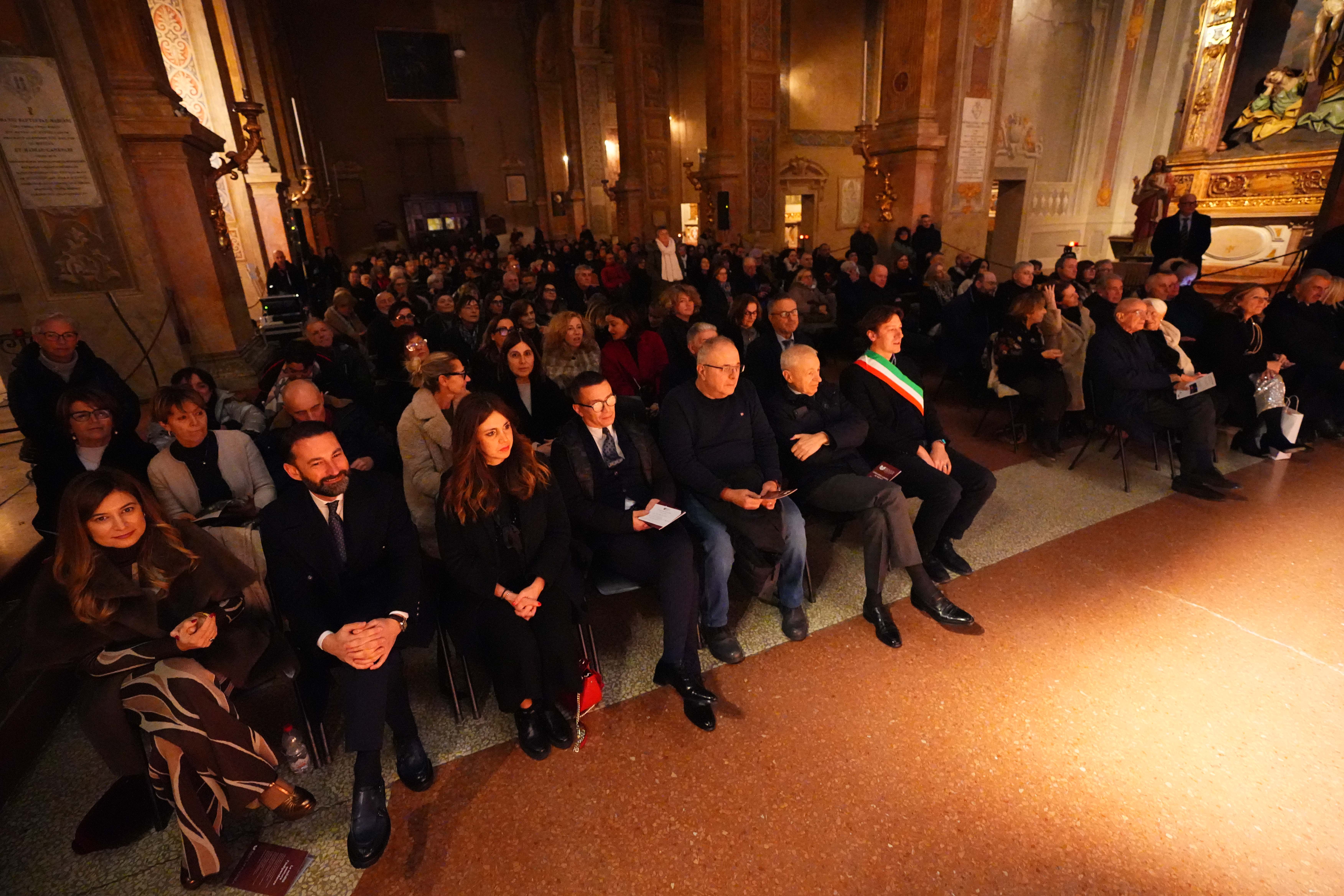 Auguri in musica (gospel) e solidarietà per il Natale Banca di Piacenza a Reggio Emilia