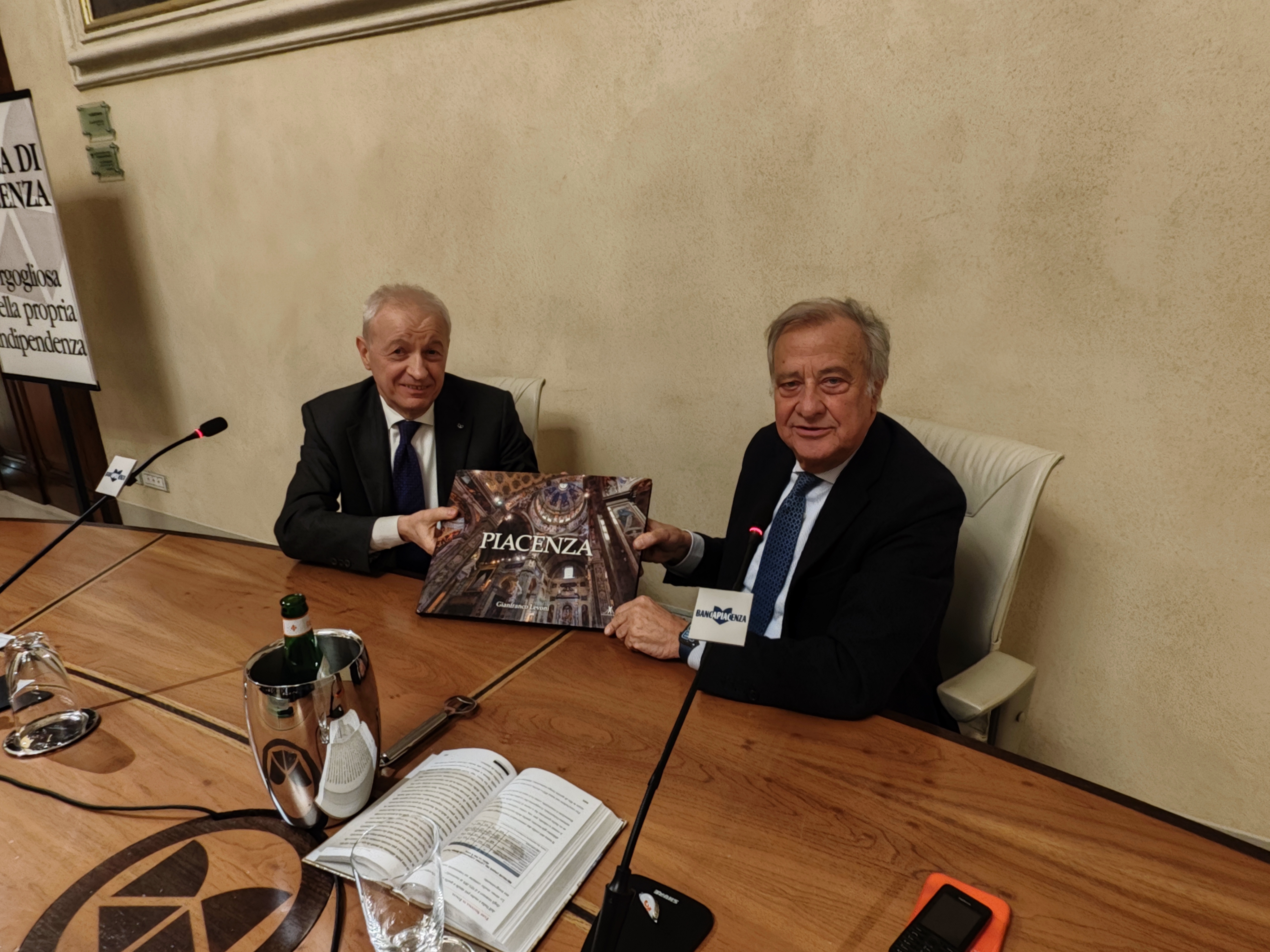 GIOVANNI TAMBURI AL PALABANCAEVENTI «AIUTIAMO GLI IMPRENDITORI A METTERSI INSIEME»