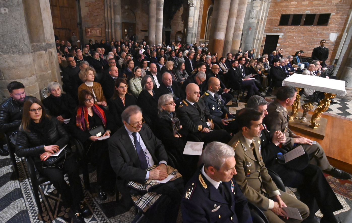 GLI AUGURI DI PASQUA BATTONO ANCHE IL MALTEMPO S. SAVINO GREMITA PER IL CONCERTO DELLA BANCA